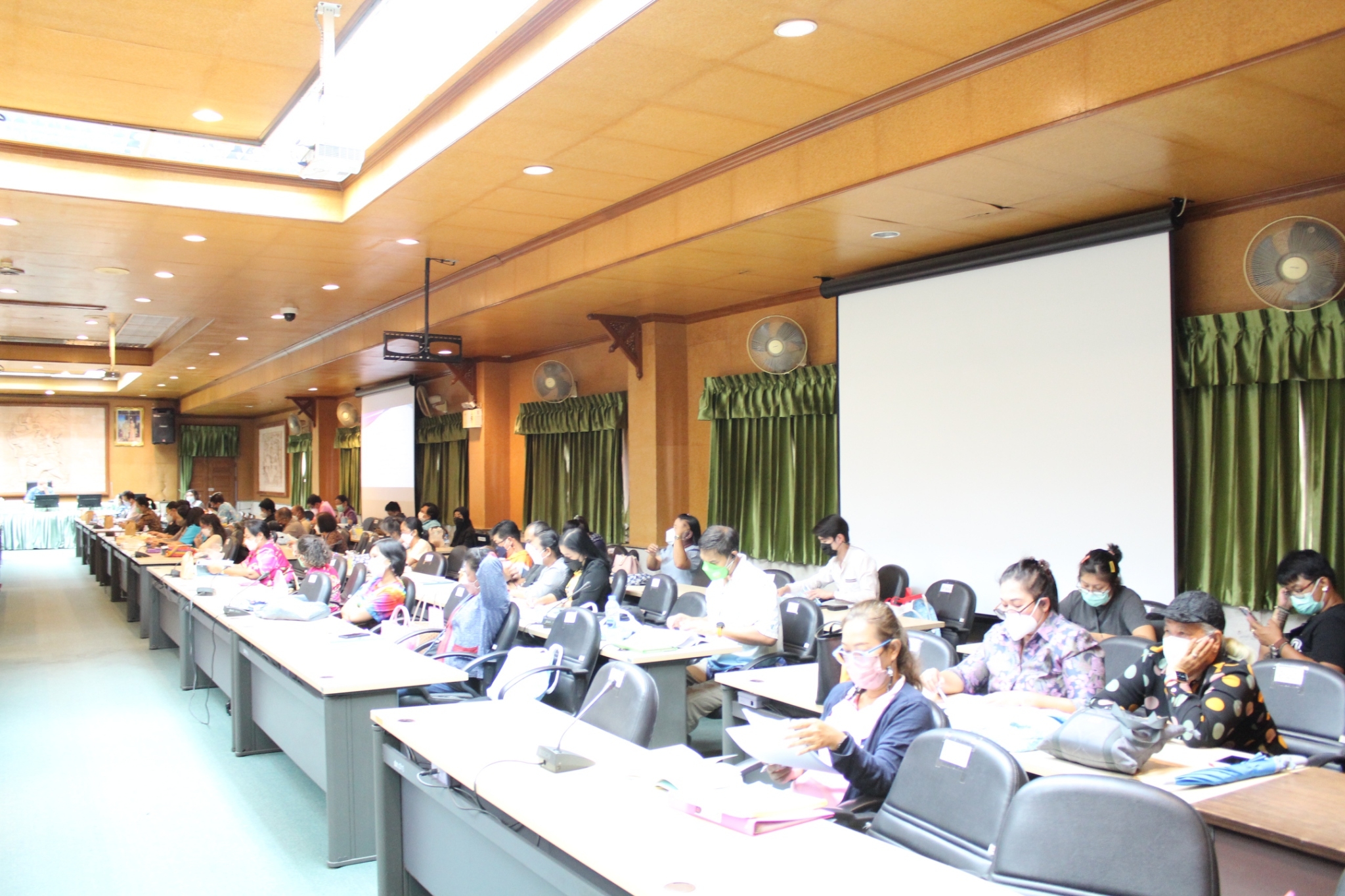 พช.ชลบุรี ประชุมเตรียมความพร้อมการคัดสรรสุดยอดหนึ่ง​ตำบล​ หนึ่ง​ผลิตภัณฑ์​ไทย​ ปี​ พ.ศ. ​2565​