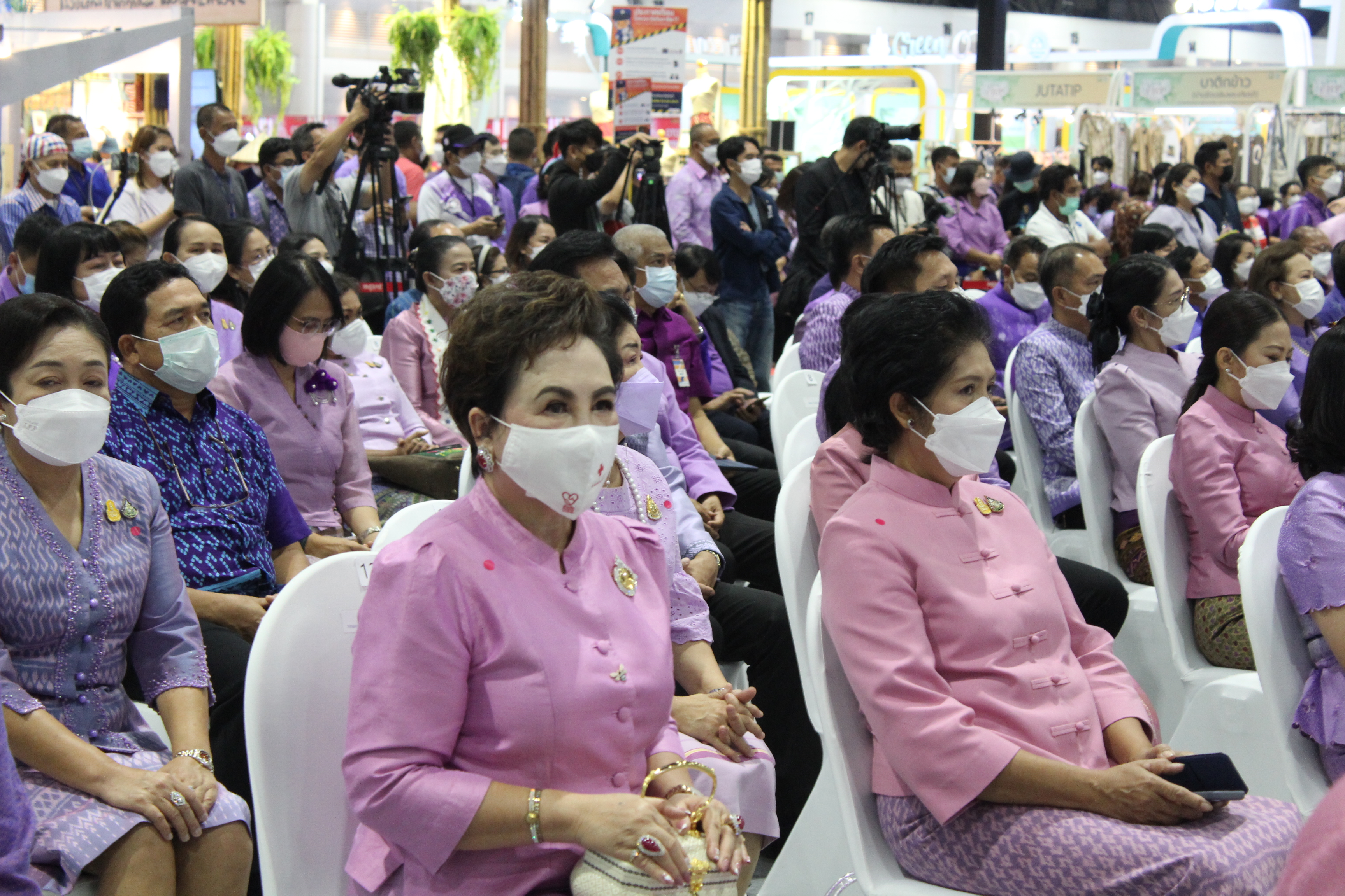 มท.1 เป็นประธานเปิดงาน OTOP MIDYEAR 2022