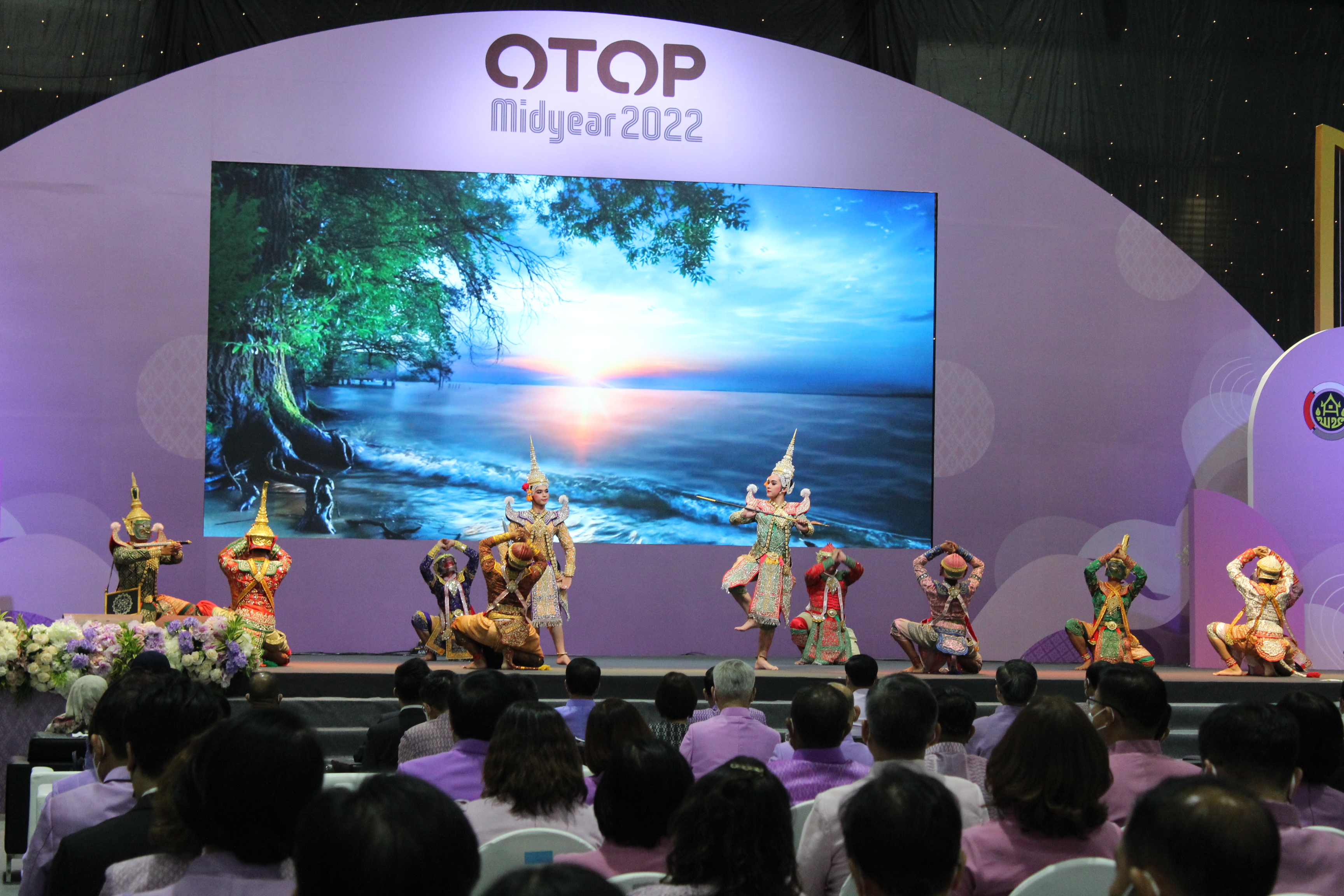 มท.1 เป็นประธานเปิดงาน OTOP MIDYEAR 2022