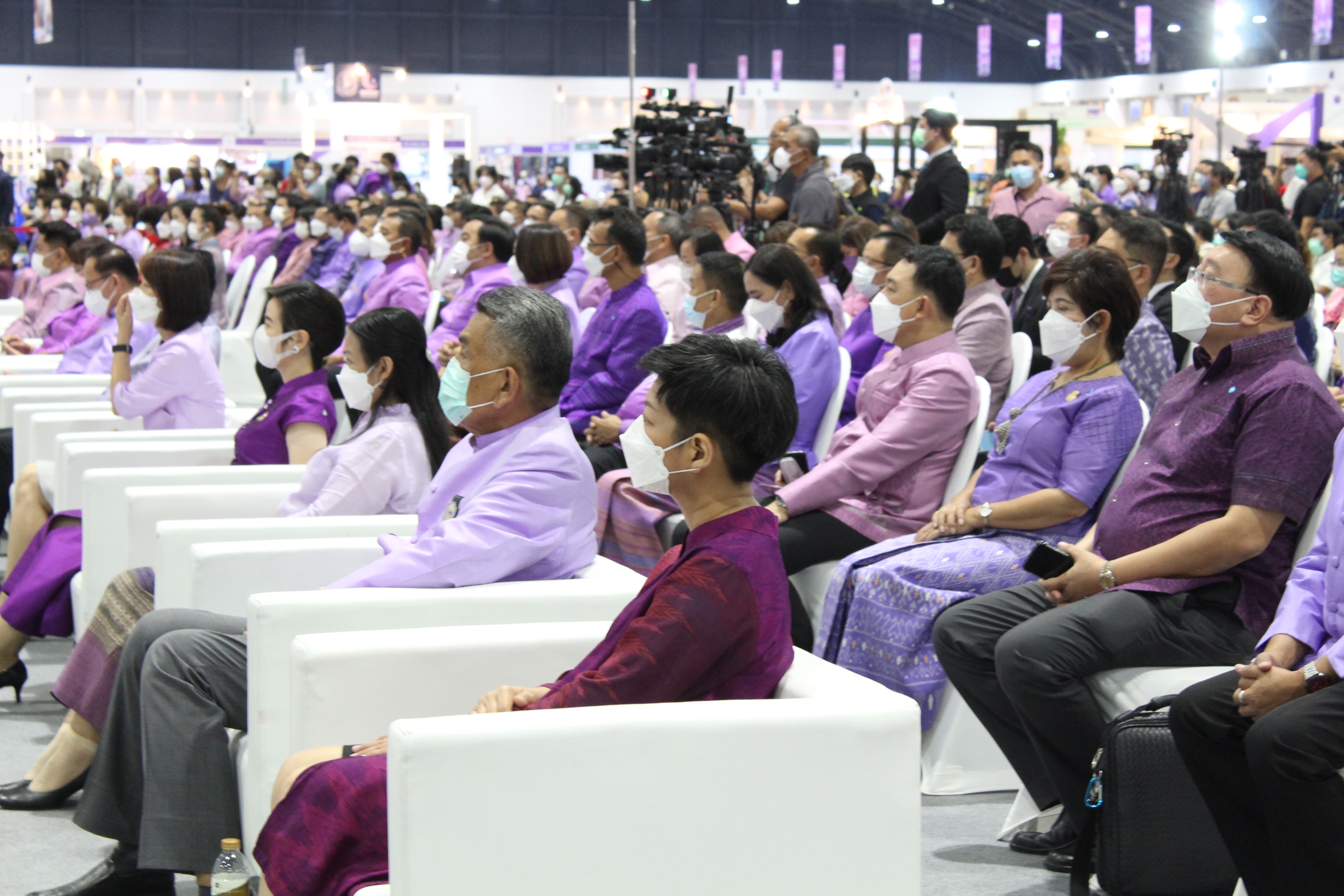 มท.1 เป็นประธานเปิดงาน OTOP MIDYEAR 2022