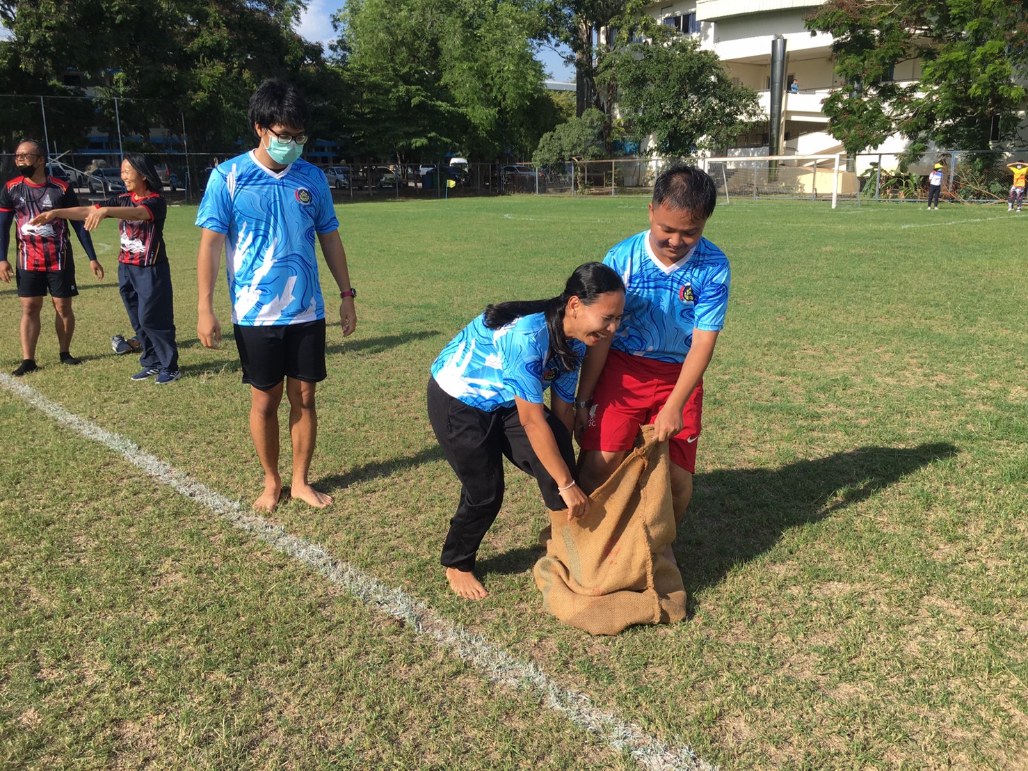 การแข่งขันกีฬาเชื่อมความสามัคคี “สานสัมพันธ์น้องพี่ 60 ปี พช.” เขตตรวจราชการที่ 8