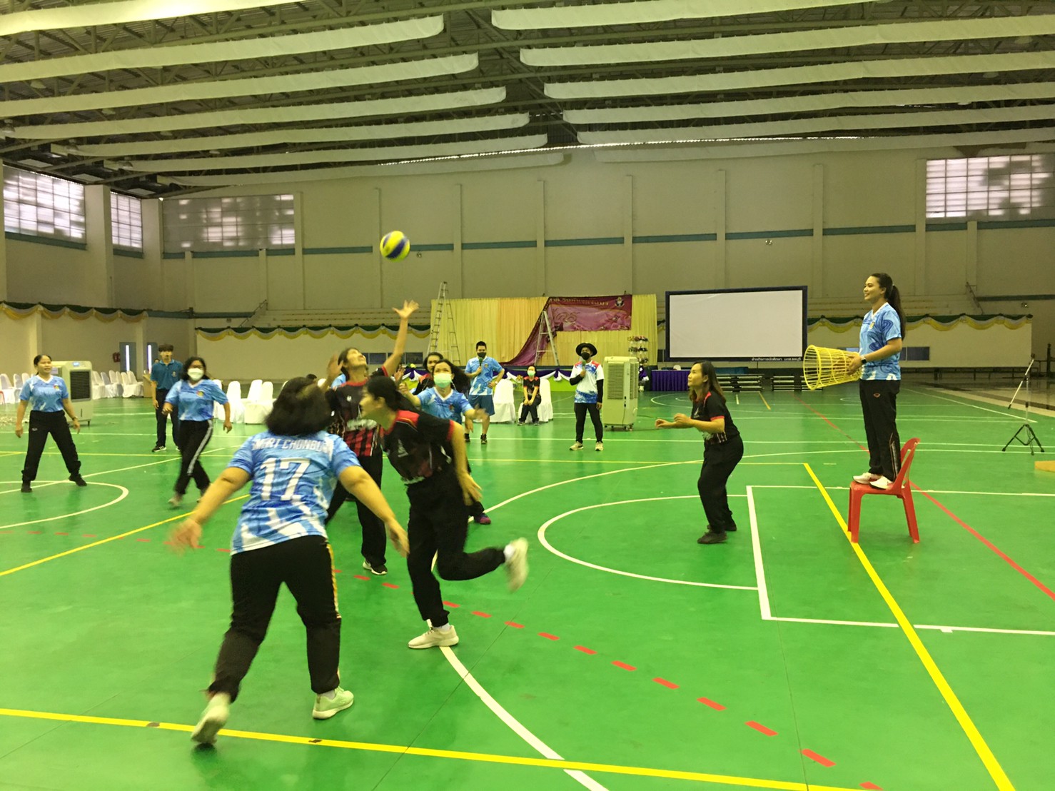 การแข่งขันกีฬาเชื่อมความสามัคคี “สานสัมพันธ์น้องพี่ 60 ปี พช.” เขตตรวจราชการที่ 8