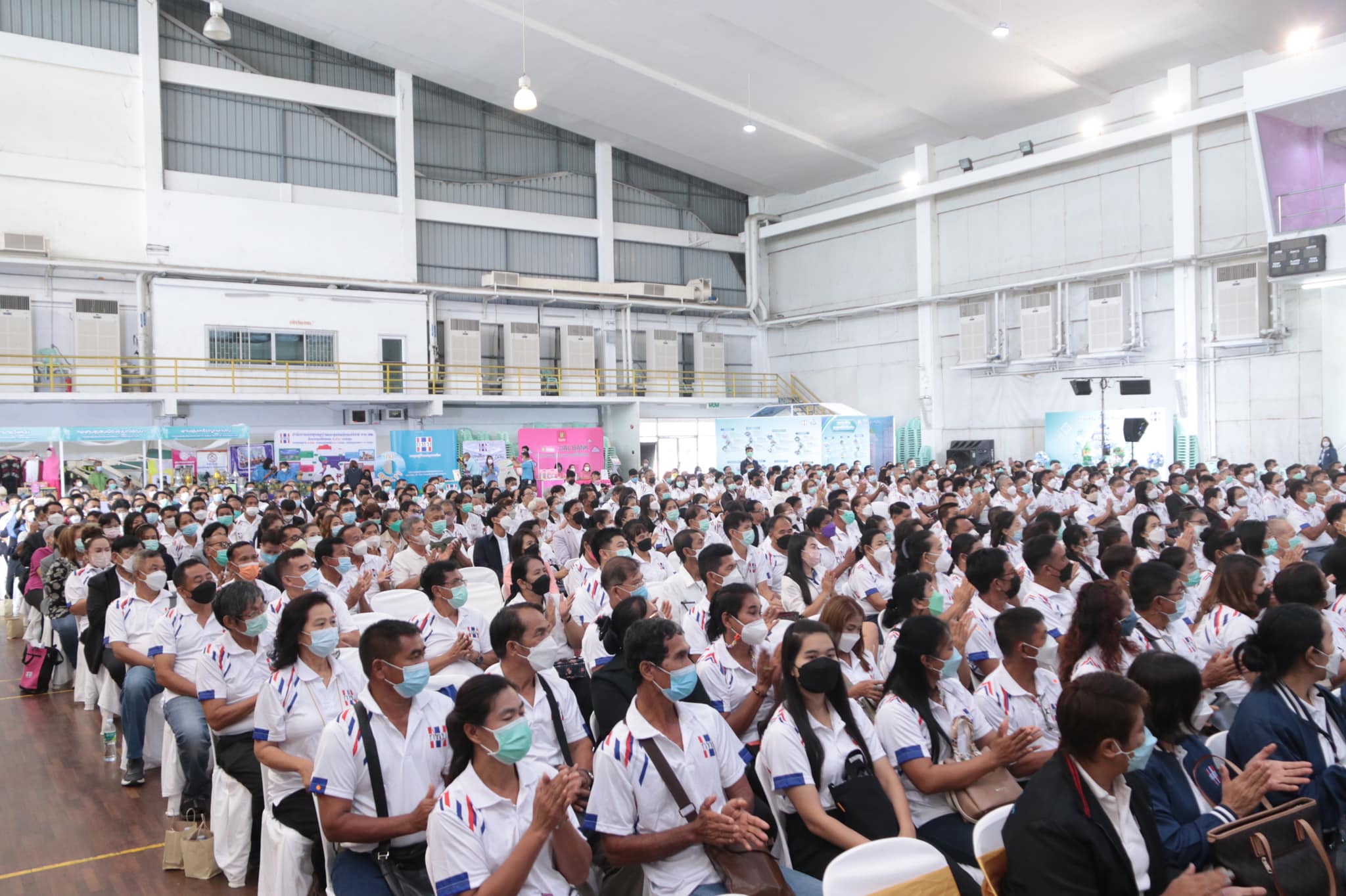 รมต.สำนักนายกรัฐมนตรี เปิดโครงการส่งเสริมและสร้างโอกาสในการพัฒนาหมู่บ้านและชุมชน กทบ.