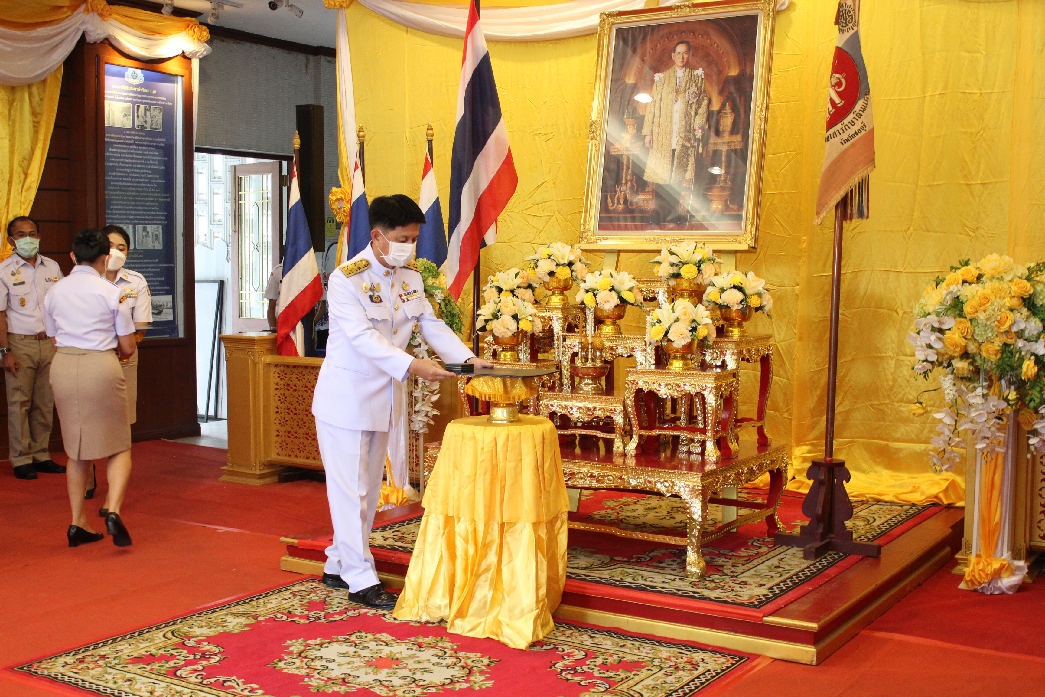 ผู้ว่าราชการจังหวัดชลบุรีเป็นประธานในพิธีมอบเครื่องหมาย “รักษาดินแดนยิ่งชีพ”