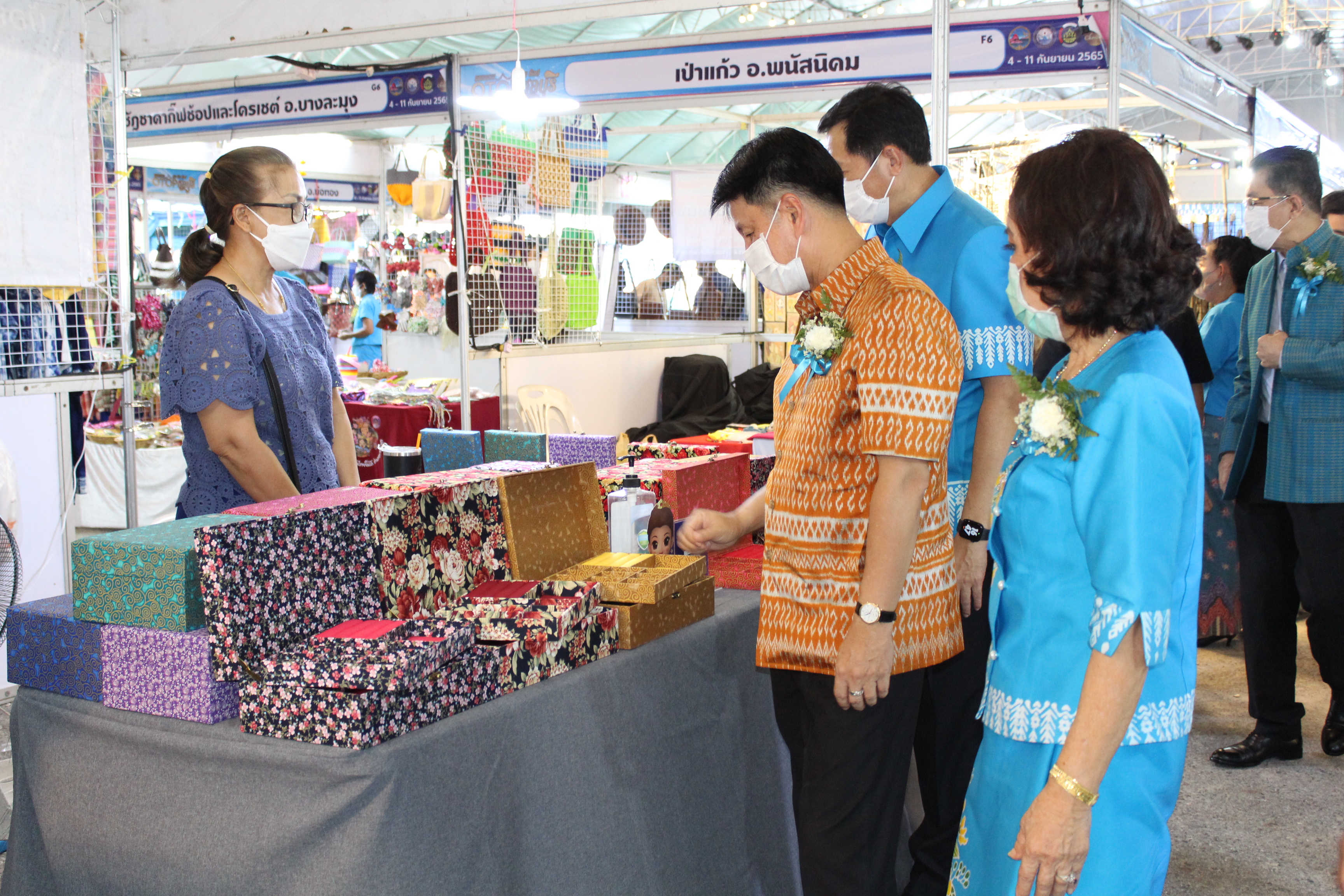 ผู้ว่าฯ ชลบุรี เปิดงานมหกรรม “ชม ชิม ช็อป OTOP ชลบุรี” ปี 2565