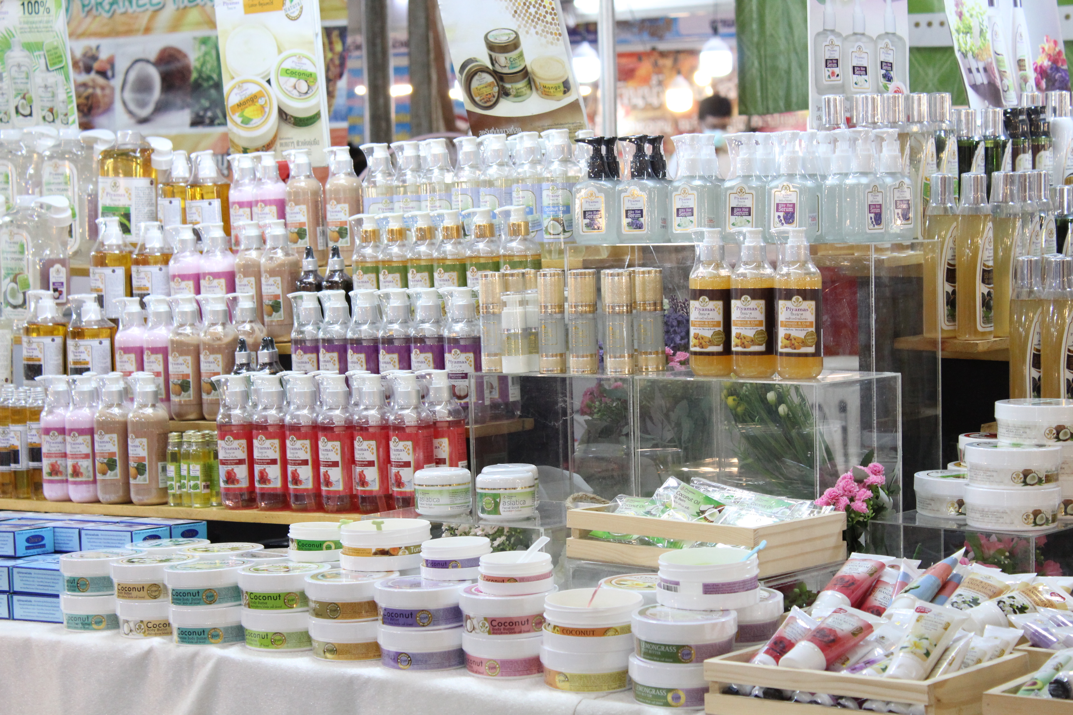 ผู้ว่าฯ ชลบุรี เปิดงานมหกรรม “ชม ชิม ช็อป OTOP ชลบุรี” ปี 2565