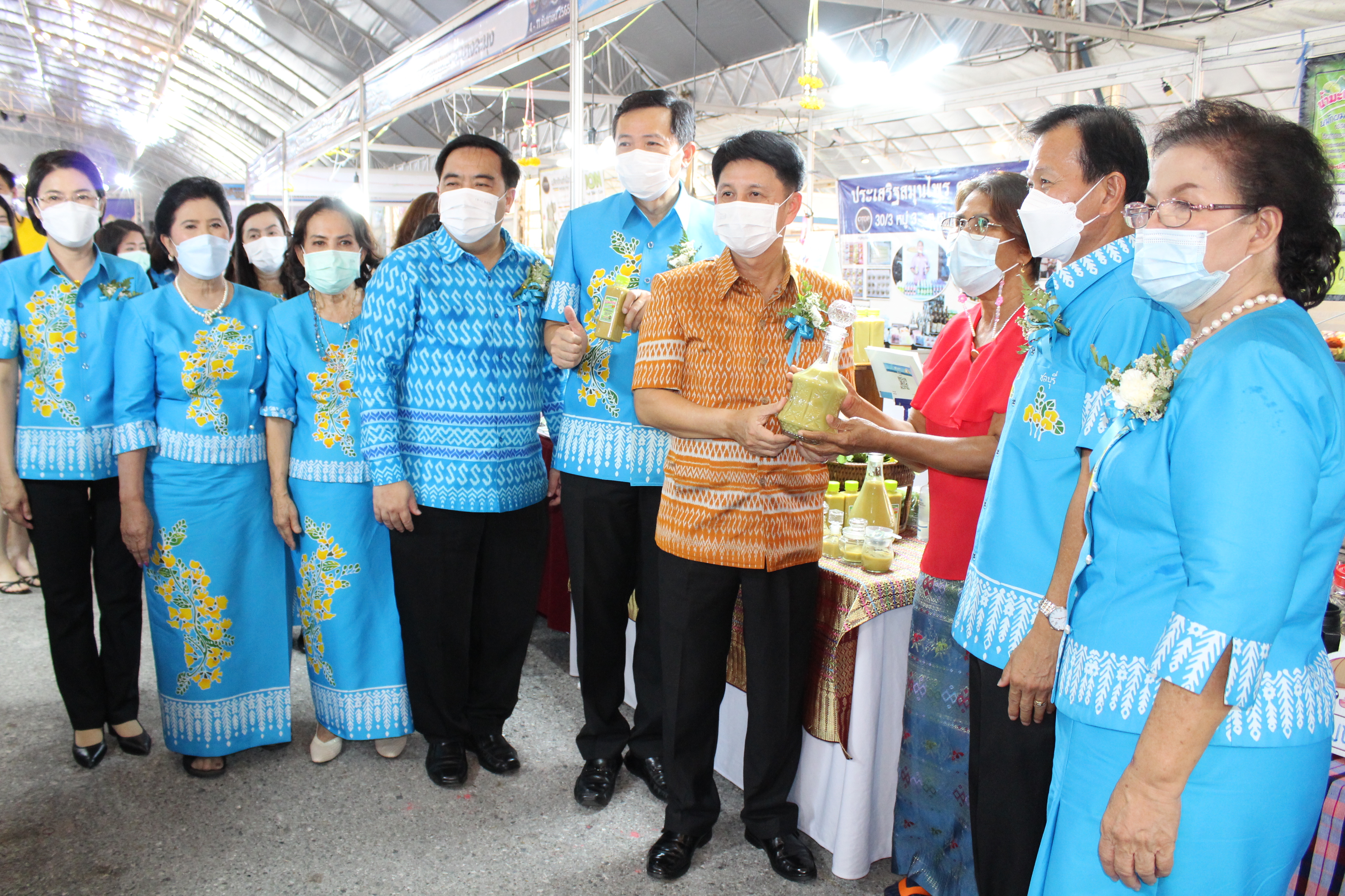 ผู้ว่าฯ ชลบุรี เปิดงานมหกรรม “ชม ชิม ช็อป OTOP ชลบุรี” ปี 2565