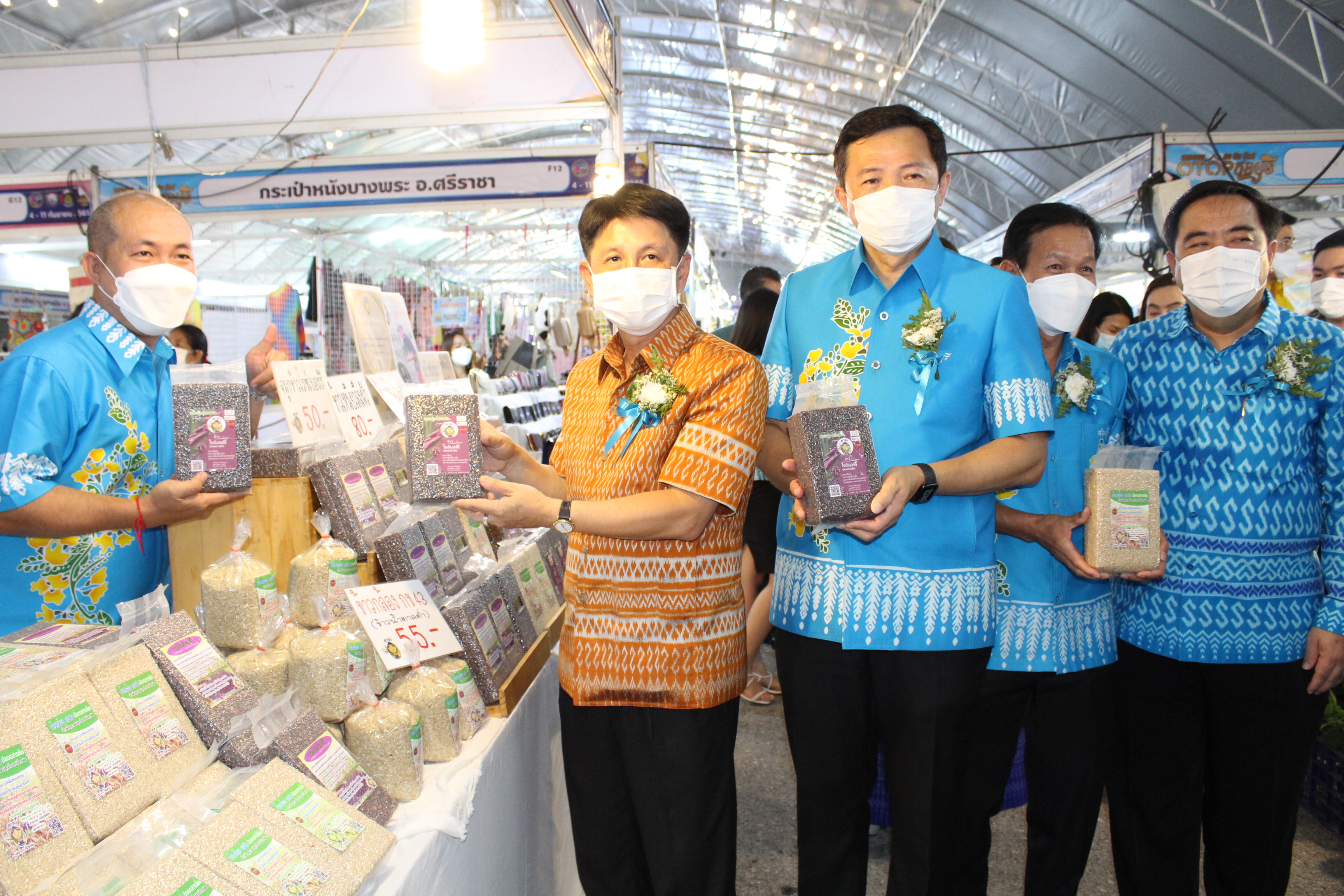 ผู้ว่าฯ ชลบุรี เปิดงานมหกรรม “ชม ชิม ช็อป OTOP ชลบุรี” ปี 2565