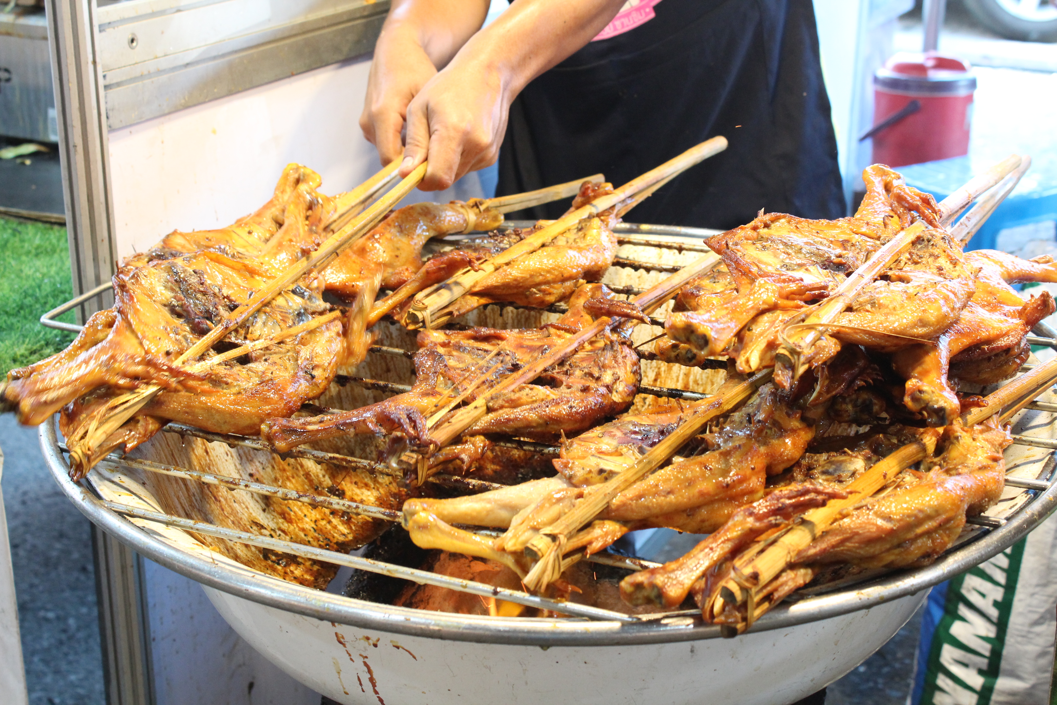 ผู้ว่าฯ ชลบุรี เปิดงานมหกรรม “ชม ชิม ช็อป OTOP ชลบุรี” ปี 2565