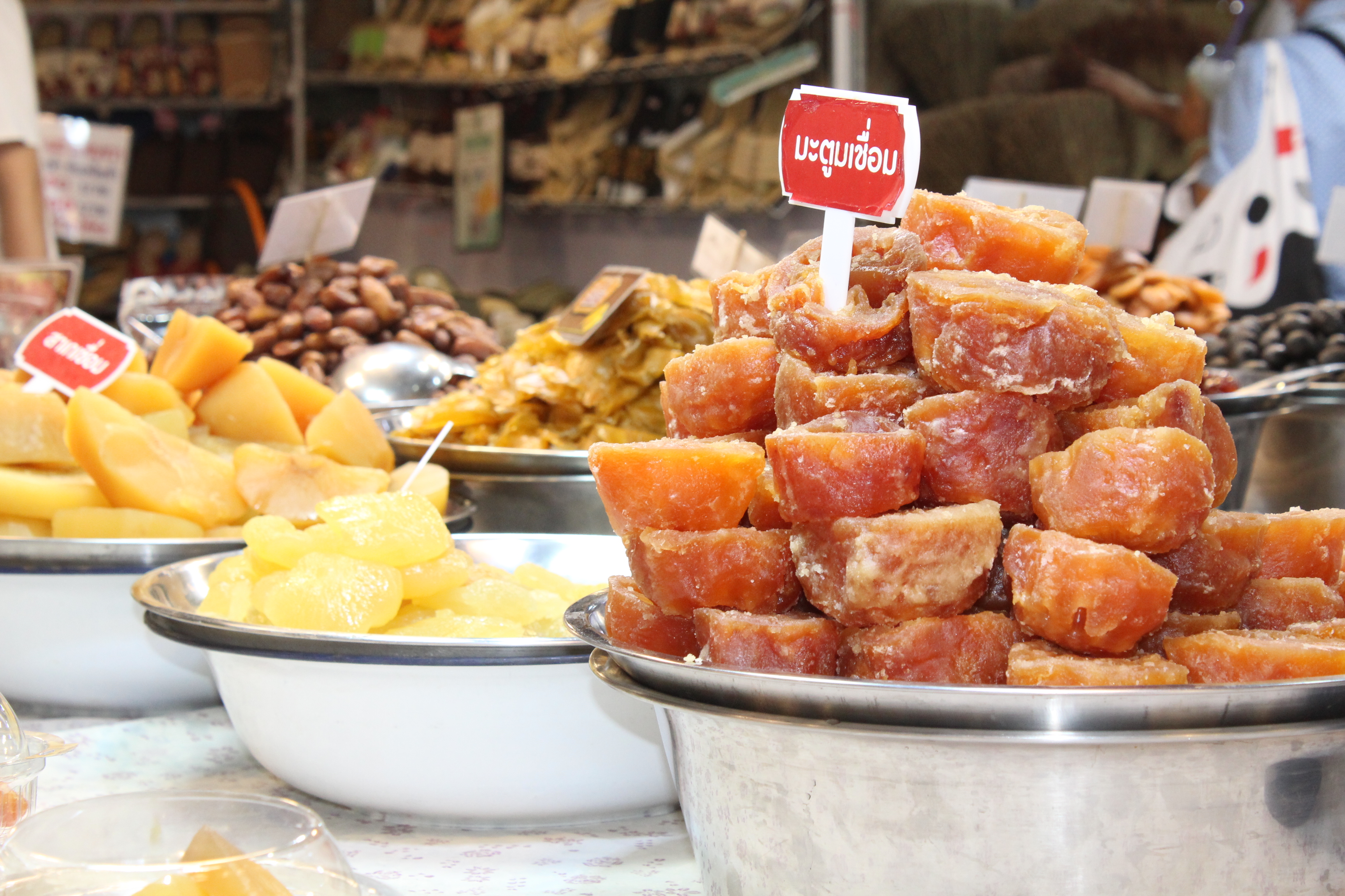 ผู้ว่าฯ ชลบุรี เปิดงานมหกรรม “ชม ชิม ช็อป OTOP ชลบุรี” ปี 2565