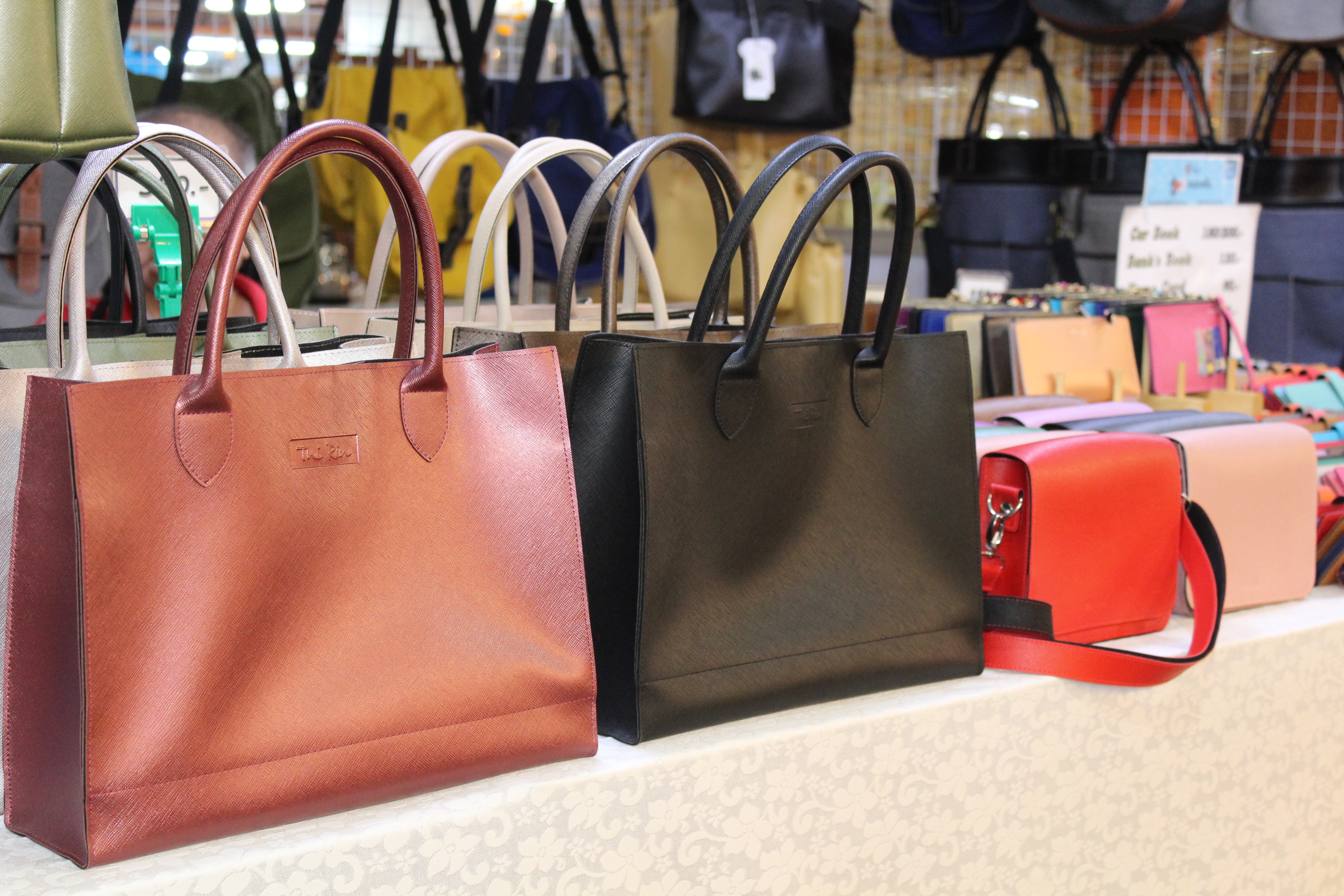 ผู้ว่าฯ ชลบุรี เปิดงานมหกรรม “ชม ชิม ช็อป OTOP ชลบุรี” ปี 2565