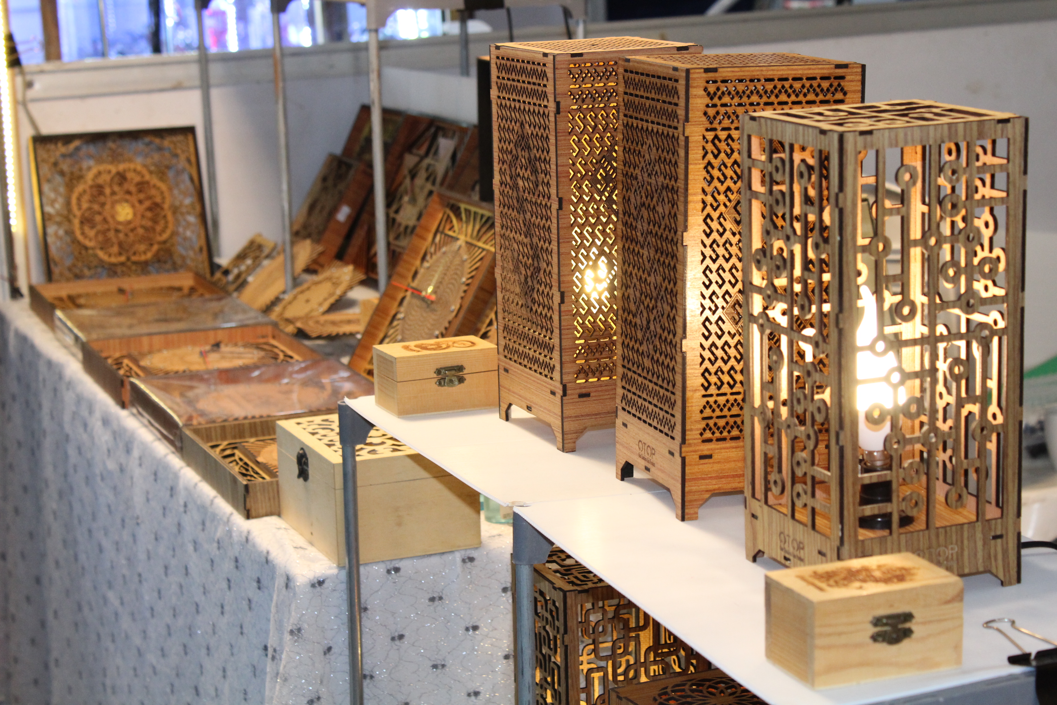 ผู้ว่าฯ ชลบุรี เปิดงานมหกรรม “ชม ชิม ช็อป OTOP ชลบุรี” ปี 2565