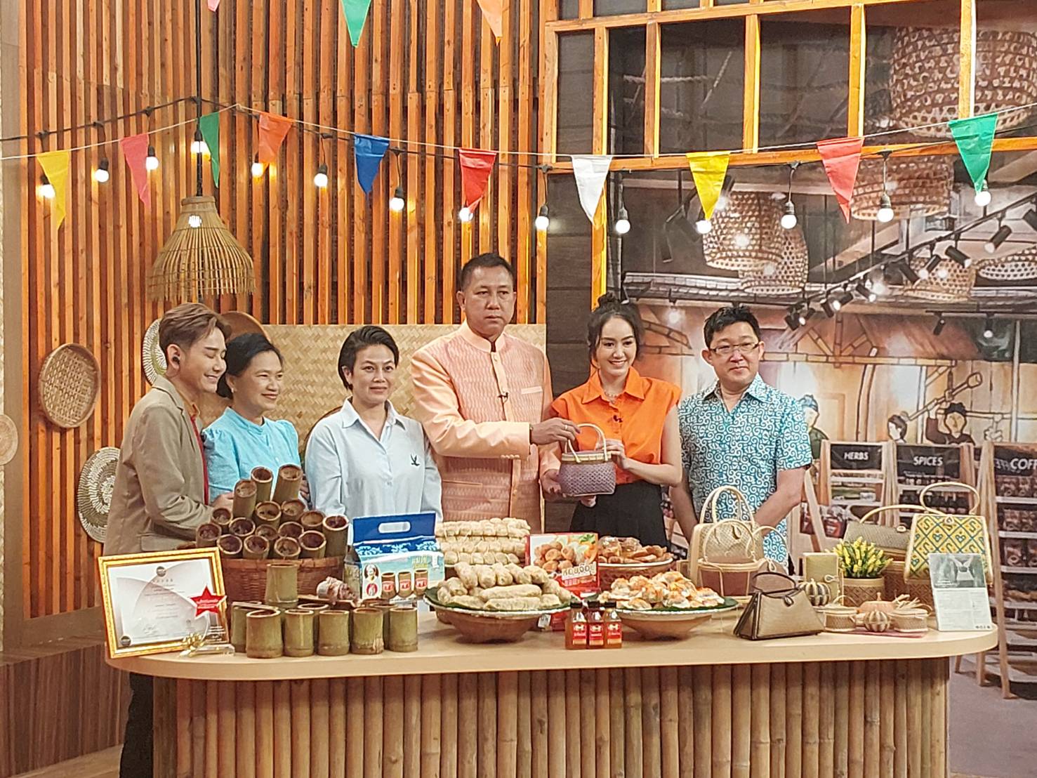 ผู้ว่าฯ ชลบุรี ร่วมบันทึกเทปรายการปากท้องต้องรู้ ช่อง 8