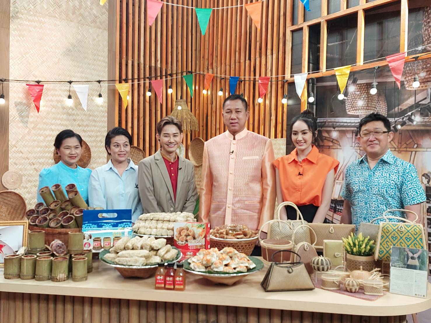 ผู้ว่าฯ ชลบุรี ร่วมบันทึกเทปรายการปากท้องต้องรู้ ช่อง 8