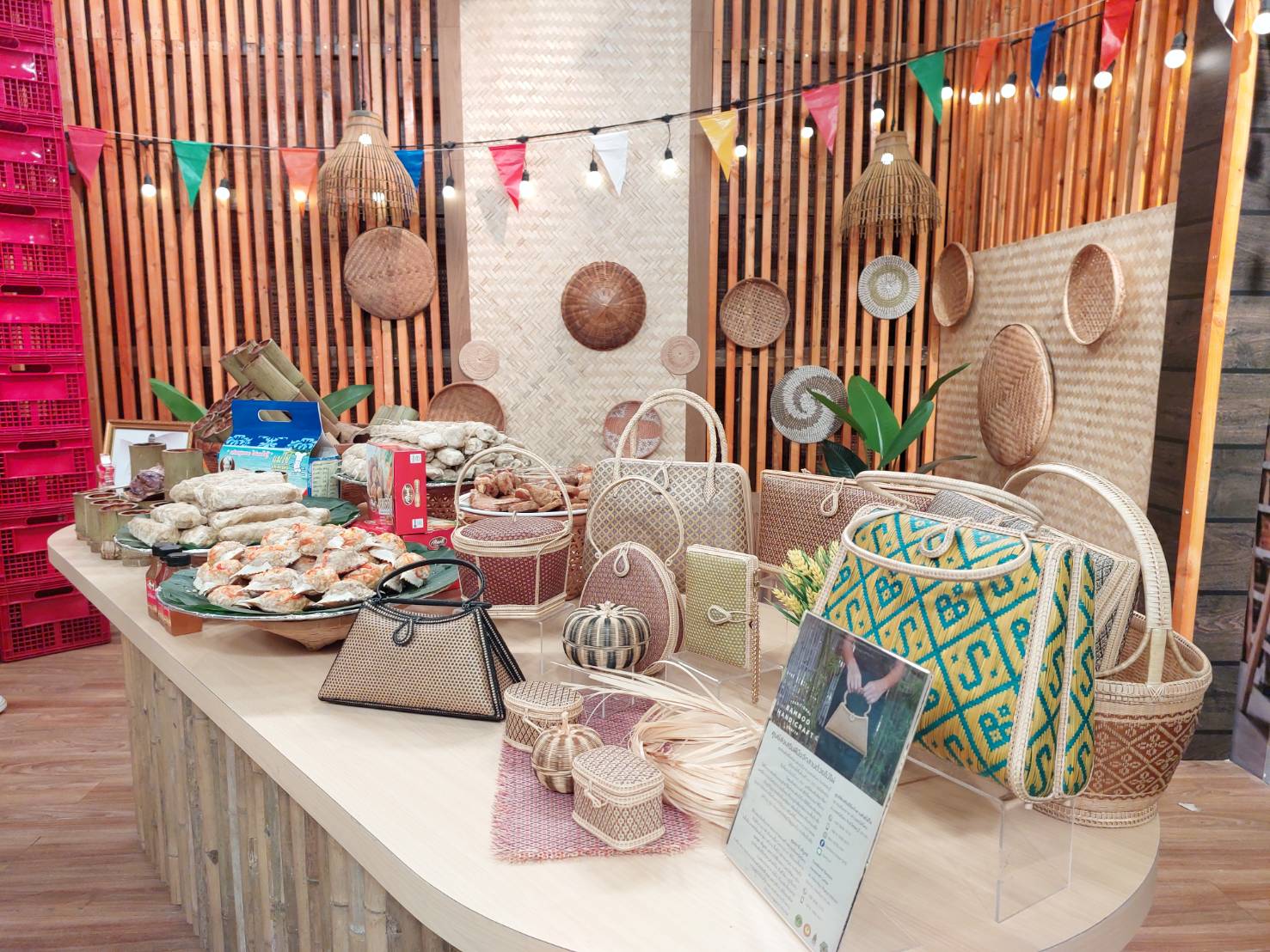 ผู้ว่าฯ ชลบุรี ร่วมบันทึกเทปรายการปากท้องต้องรู้ ช่อง 8