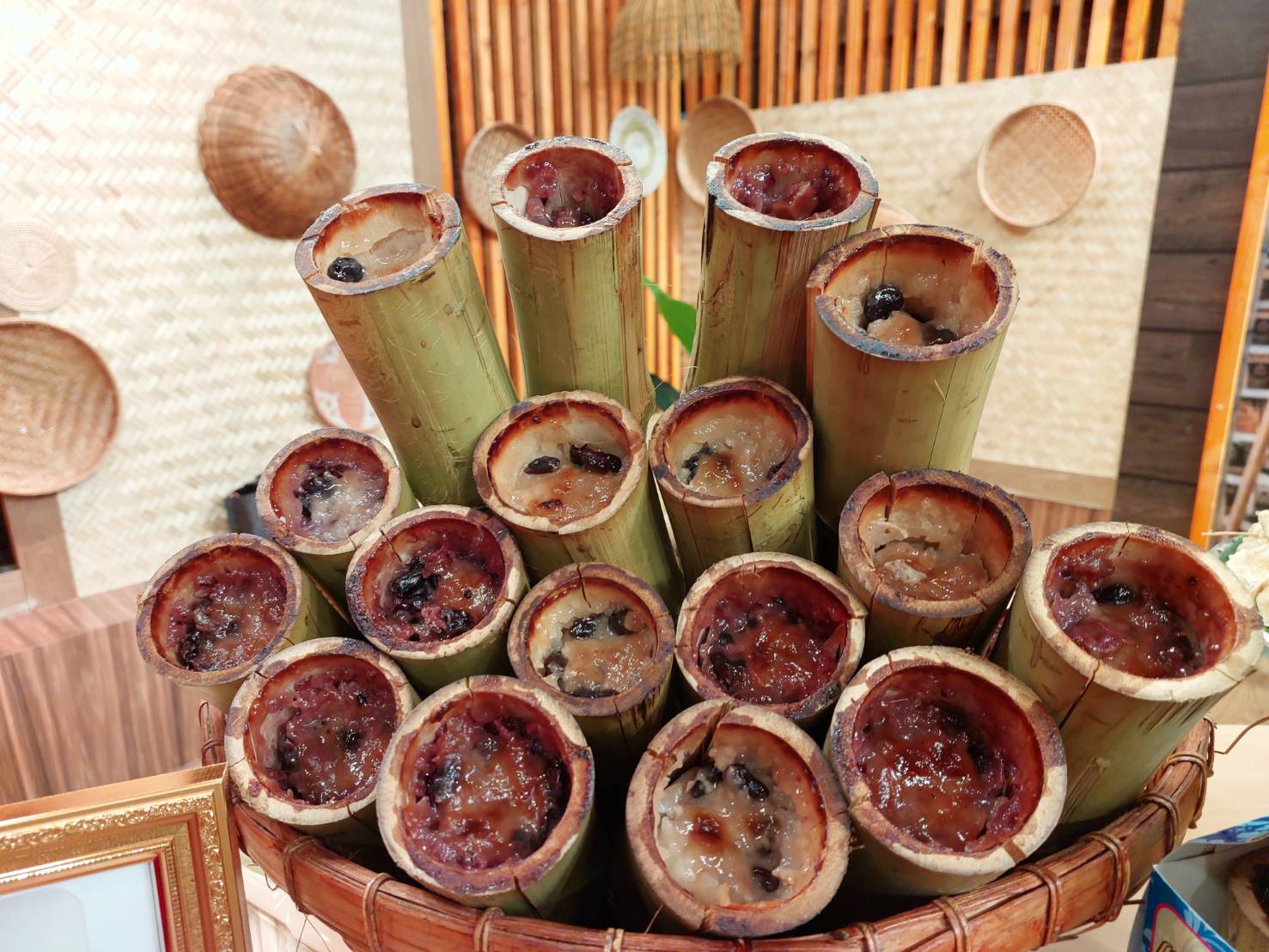 ผู้ว่าฯ ชลบุรี ร่วมบันทึกเทปรายการปากท้องต้องรู้ ช่อง 8