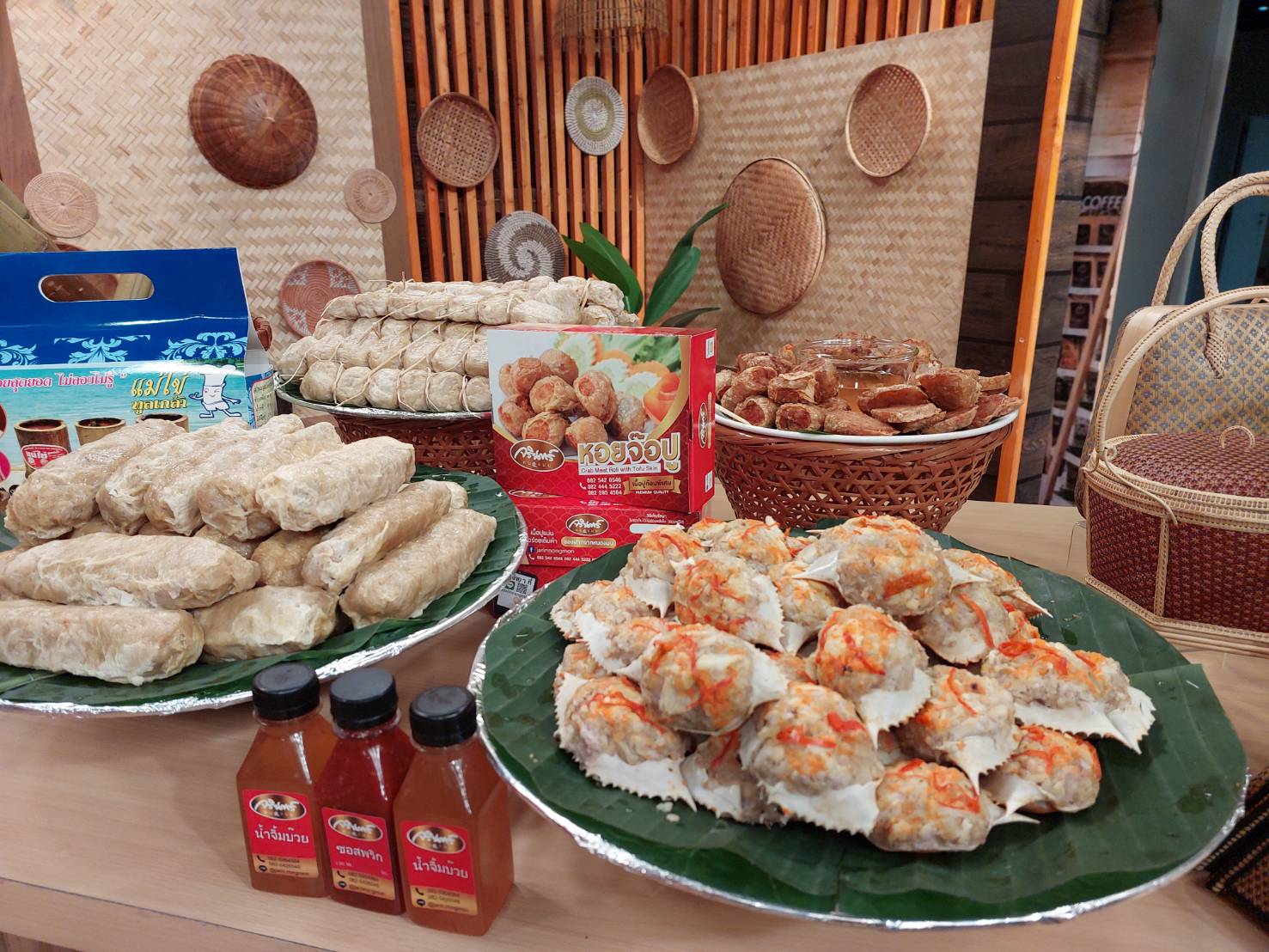 ผู้ว่าฯ ชลบุรี ร่วมบันทึกเทปรายการปากท้องต้องรู้ ช่อง 8