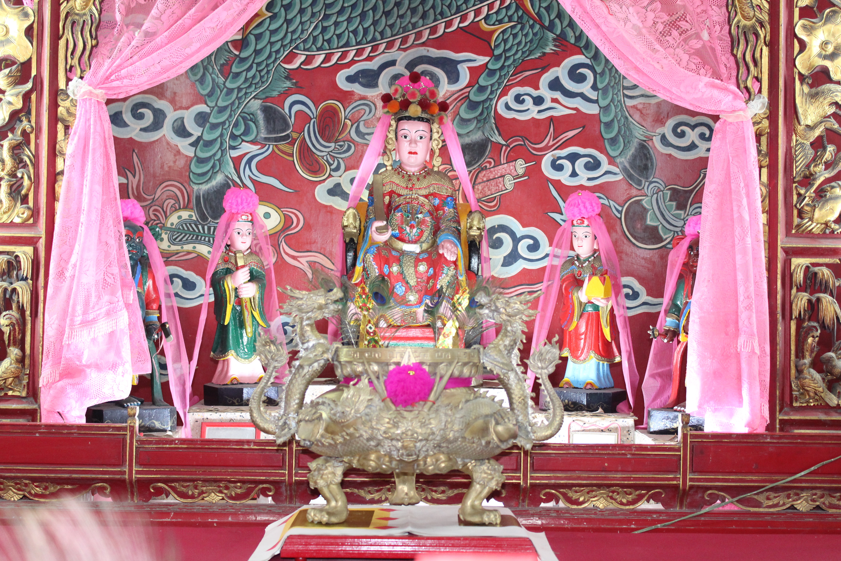 ผู้ว่าฯ ชลบุรี เป็นประธานในพิธีสมโภชกระถางธูปพระราชทาน สมเด็จพระกนิษฐาธิราชเจ้า กรมสมเด็จพระเทพรัตนราชสุดาฯ สยามบรมราชกุมารี