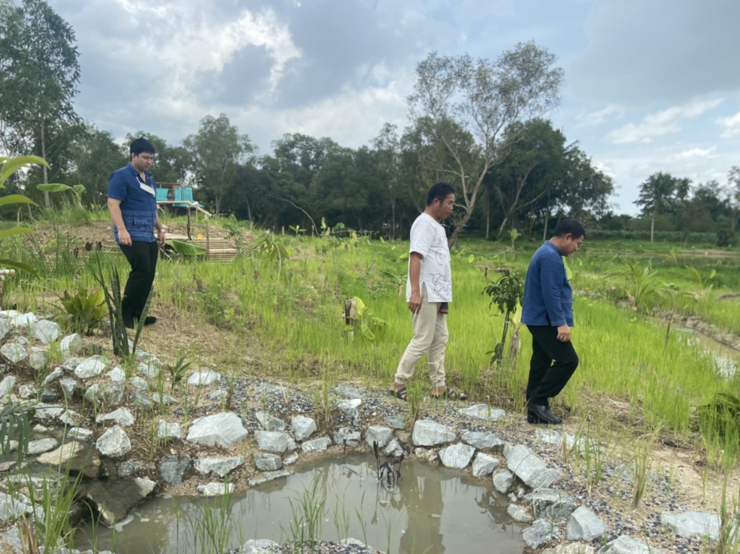 ผู้ตรวจราชการกรมลงพื้นที่ติดตามผลการดำเนินงาน “โคก หนอง นา โมเดล”