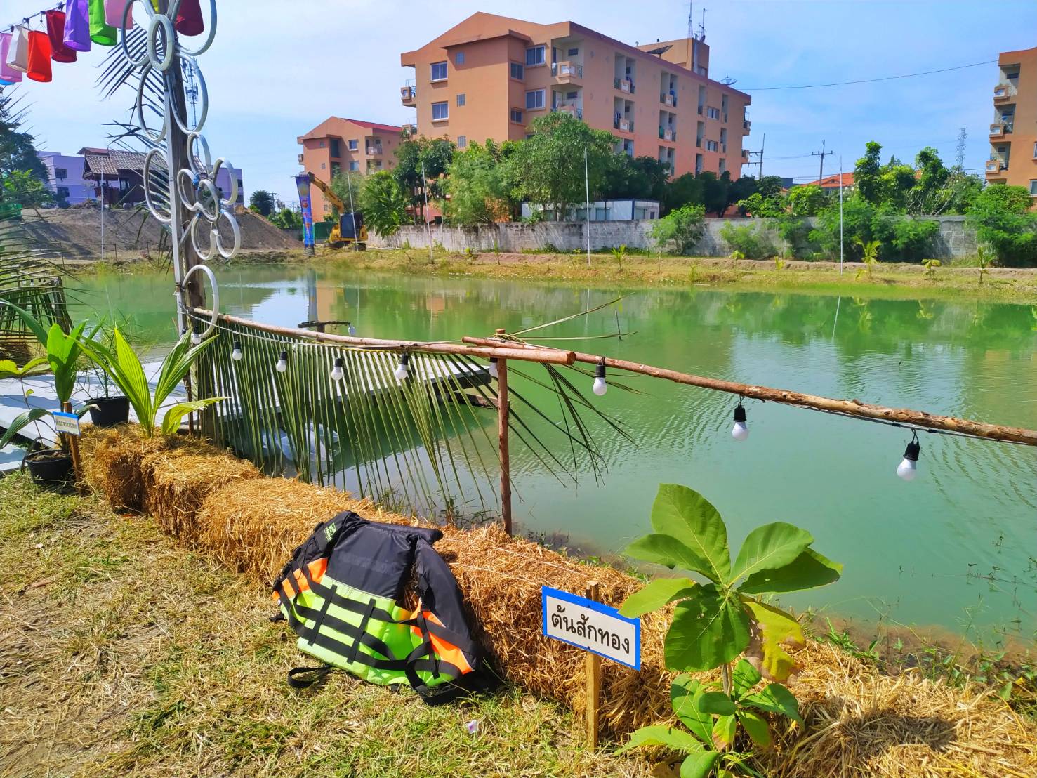 พช.ชลบุรี จัดพิธีเปิดศูนย์การเรียนรู้ทฤษฎีใหม่รูปแบบ “โคก หนอง นา” และงานวันลอยกระทง ประจำปี 2565