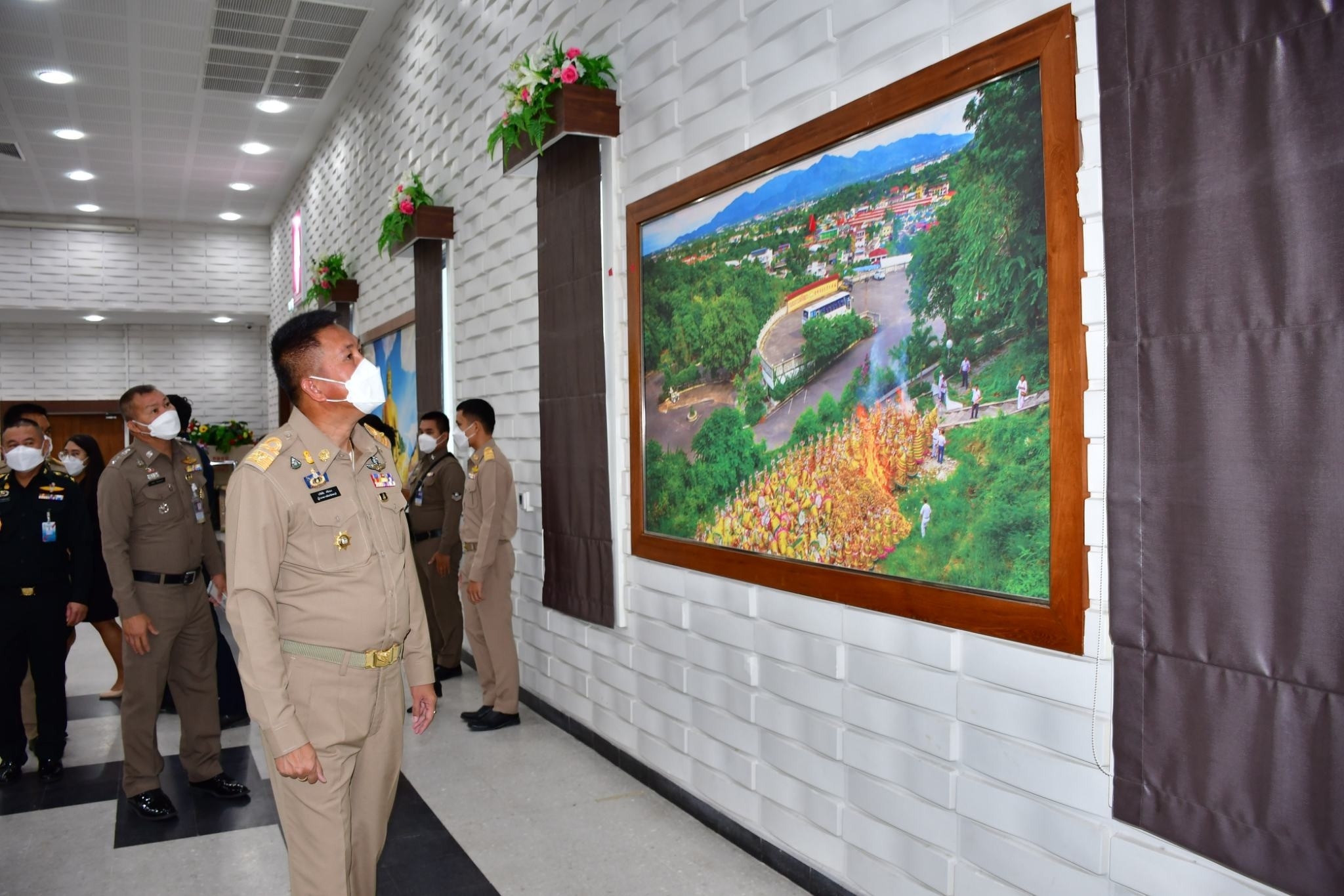 #พช.ชลบุรี# ร่วมพิธีถวายราชสักการะวางพานพุ่มดอกไม้สดเนื่องใน “วันพระบิดาแห่งฝนหลวง” ประจำปี 2565