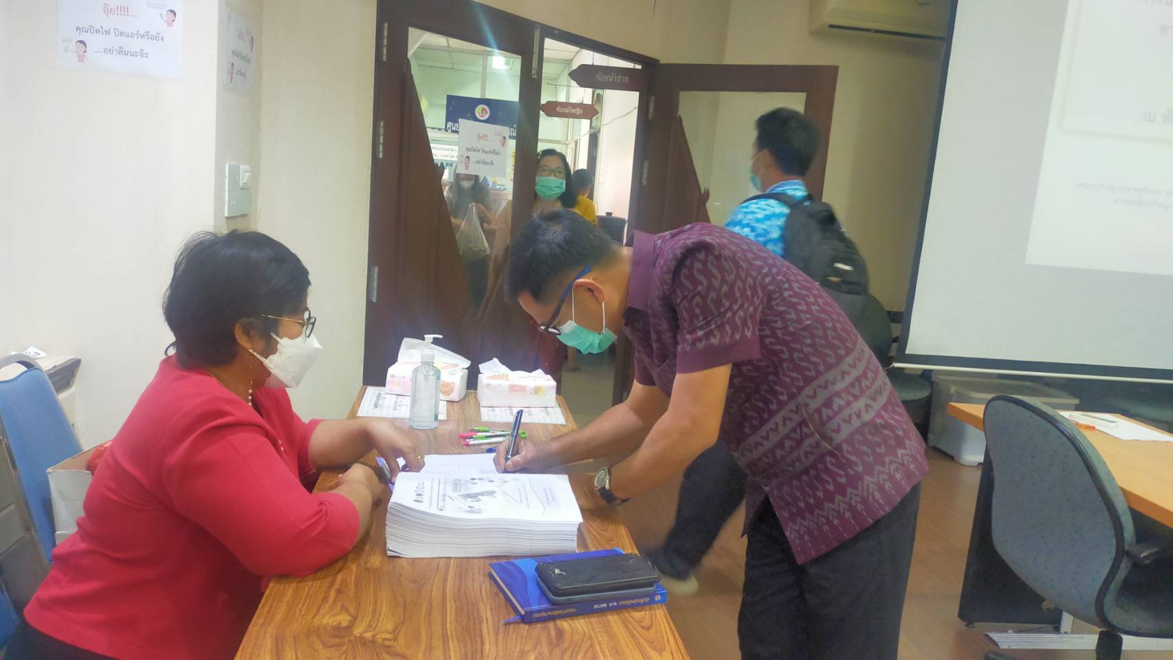 #พช.ชลบุรี# จัดการประชุมเพื่อขับเคลื่อนแนวทางการดำเนินโครงการ/กิจกรรมตามแผนการปฏิบัติงานและแผนการใช้จ่ายงบประมาณ ประจำปี 2566