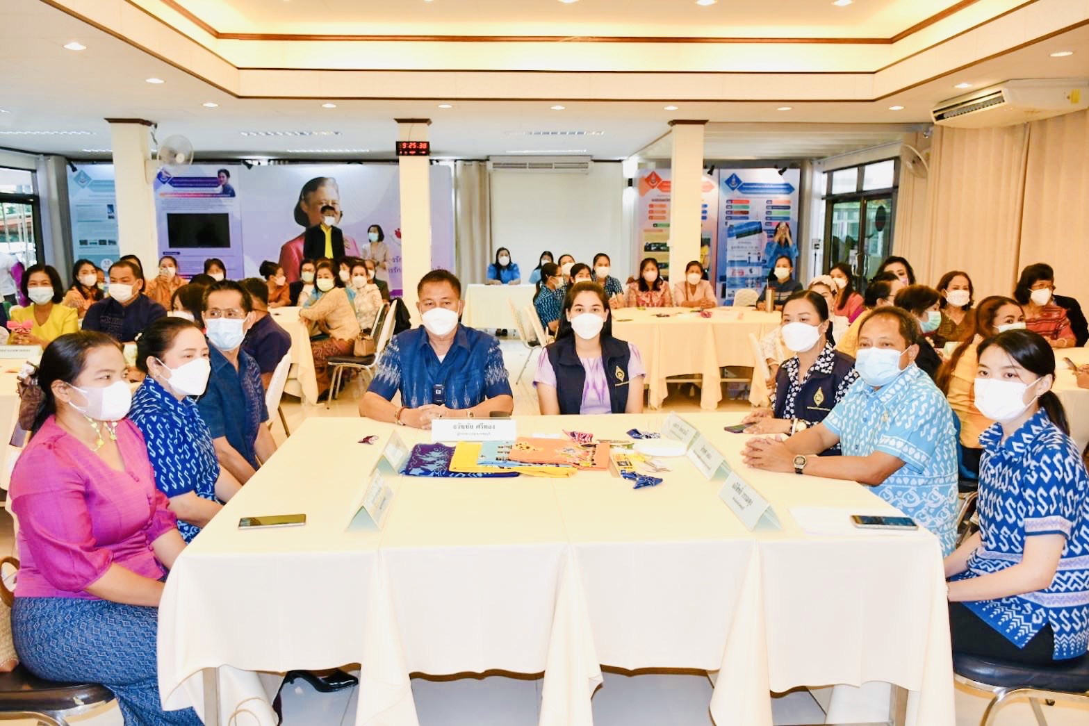 ผู้ว่าฯชลบุรี เป็นประธาน กิจกรรม  “Kick off”  การประดิษฐ์ผีเสื้อจากเศษผ้าไทย