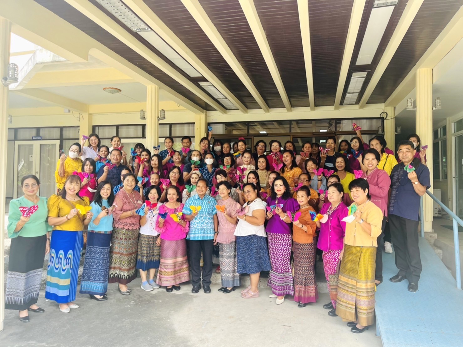 ผู้ว่าฯชลบุรี เป็นประธาน กิจกรรม  “Kick off”  การประดิษฐ์ผีเสื้อจากเศษผ้าไทย