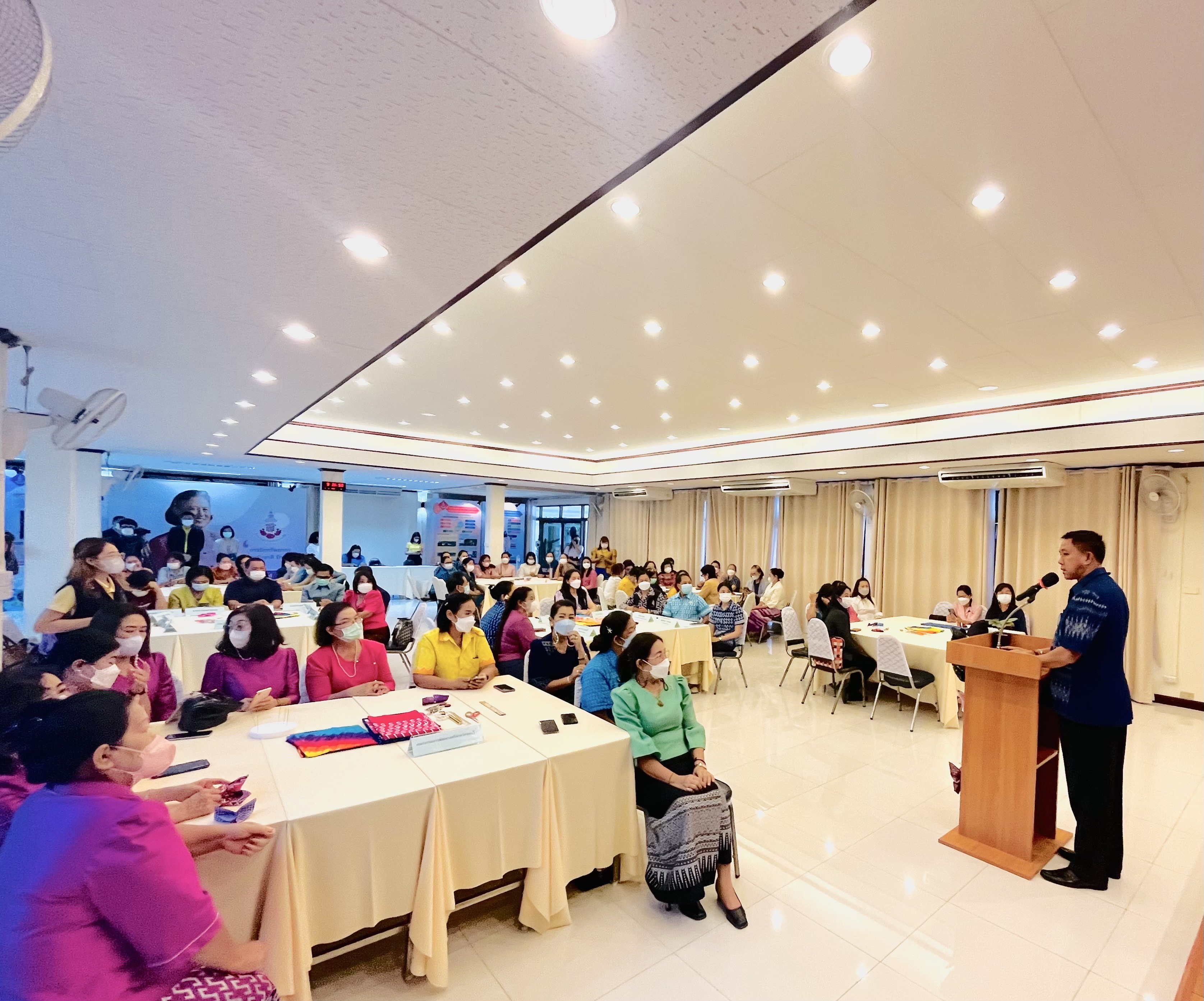 ผู้ว่าฯชลบุรี เป็นประธาน กิจกรรม  “Kick off”  การประดิษฐ์ผีเสื้อจากเศษผ้าไทย