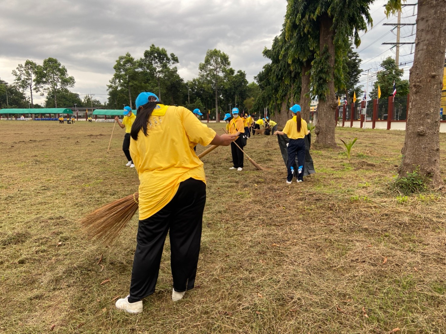 #พช.ชลบุรี# ร่วมกิจกรรมจิตอาสาพัฒนา เนื่องในวันคล้ายวันสวรรคตพระบาทสมเด็จพระมงกุฎเกล้าเจ้าอยู่หัว ณ ค่ายลูกเสือแห่งชาติ อำเภอศรีราชา จังหวัดชลบุรี