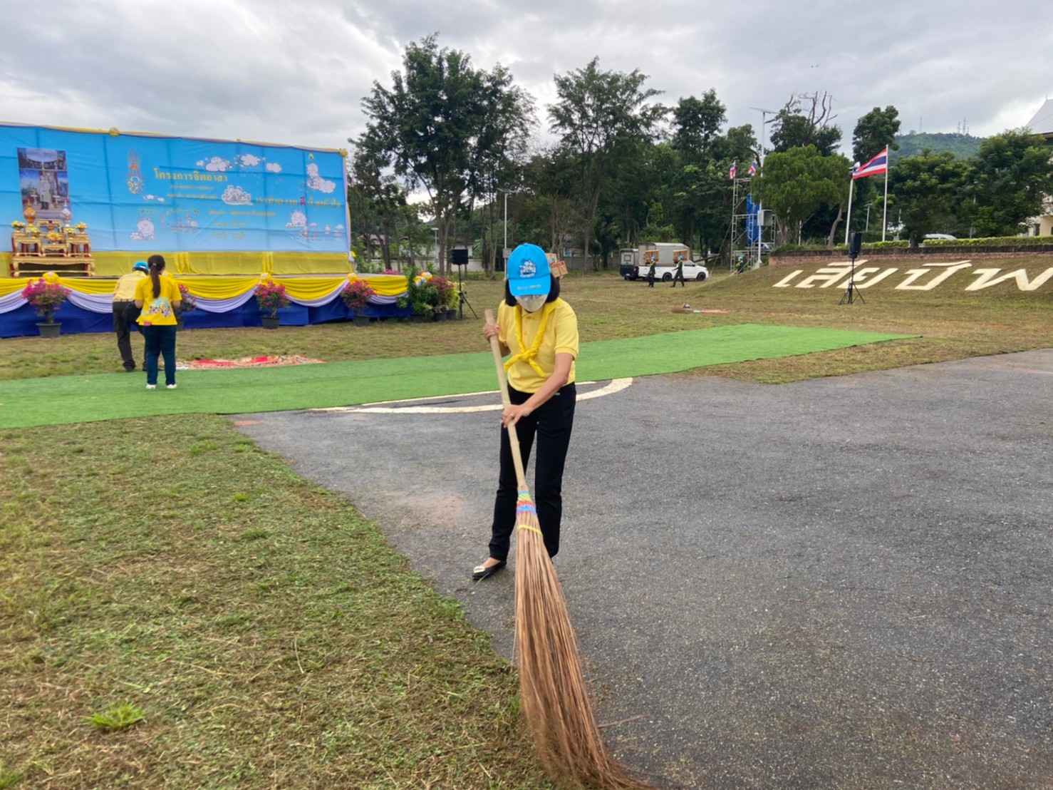 #พช.ชลบุรี# ร่วมกิจกรรมจิตอาสาพัฒนา เนื่องในวันคล้ายวันสวรรคตพระบาทสมเด็จพระมงกุฎเกล้าเจ้าอยู่หัว ณ ค่ายลูกเสือแห่งชาติ อำเภอศรีราชา จังหวัดชลบุรี