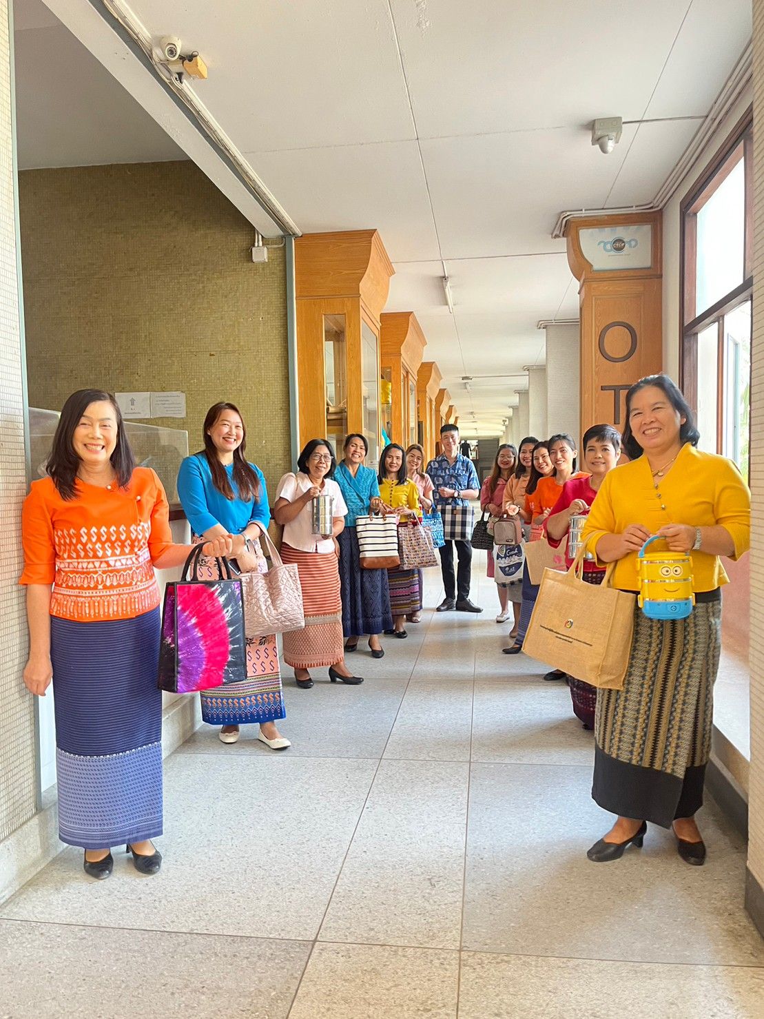 พช.ชลบุรี  จัดโครงการ พช.ชลบุรีรักษ์โลก ร่วมกันปฏิบัติการ 5ส คัดแยกขยะ โดยยึดหลัก 3R และลด ละ เลิก การใช้โฟมบรรจุอาหาร (No foam)