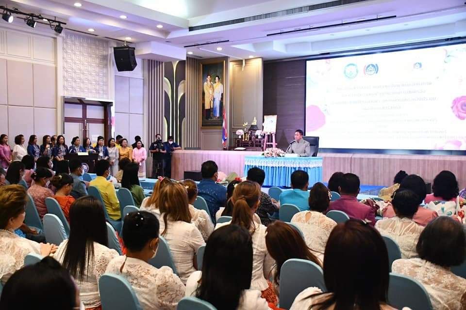 พช.ชลบุรี จัดโครงการสตรีชลบุรีกับความเป็นพลเมืองคุณภาพและความรู้ความเข้าใจที่เกี่ยวกับการปกครองระบอบประชาธิปไตยอันมีพระมหากษัตริย์ทรงเป็นประมุขเนื่องในวันสตรีสากล