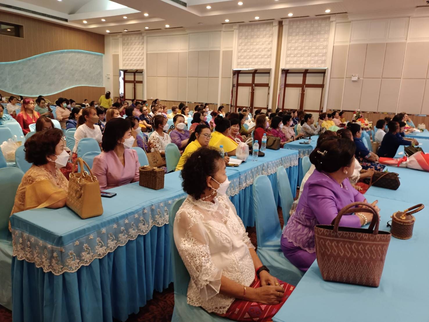 พช.ชลบุรี จัดโครงการสตรีชลบุรีกับความเป็นพลเมืองคุณภาพและความรู้ความเข้าใจที่เกี่ยวกับการปกครองระบอบประชาธิปไตยอันมีพระมหากษัตริย์ทรงเป็นประมุขเนื่องในวันสตรีสากล