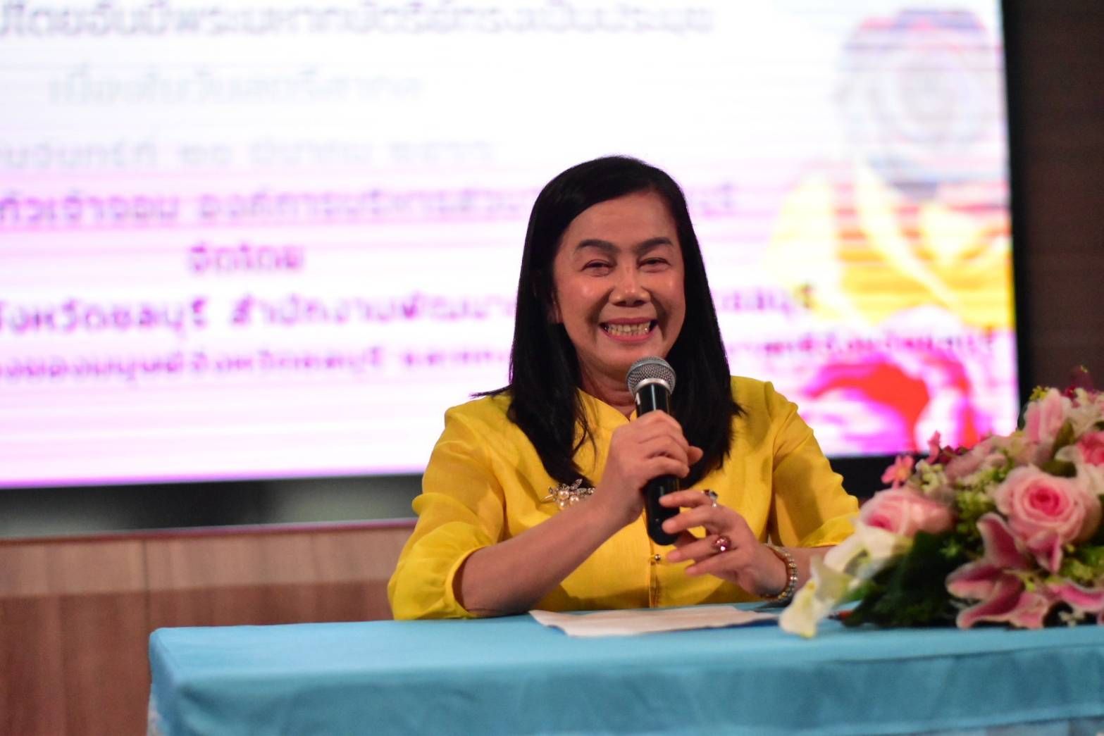 พช.ชลบุรี จัดโครงการสตรีชลบุรีกับความเป็นพลเมืองคุณภาพและความรู้ความเข้าใจที่เกี่ยวกับการปกครองระบอบประชาธิปไตยอันมีพระมหากษัตริย์ทรงเป็นประมุขเนื่องในวันสตรีสากล