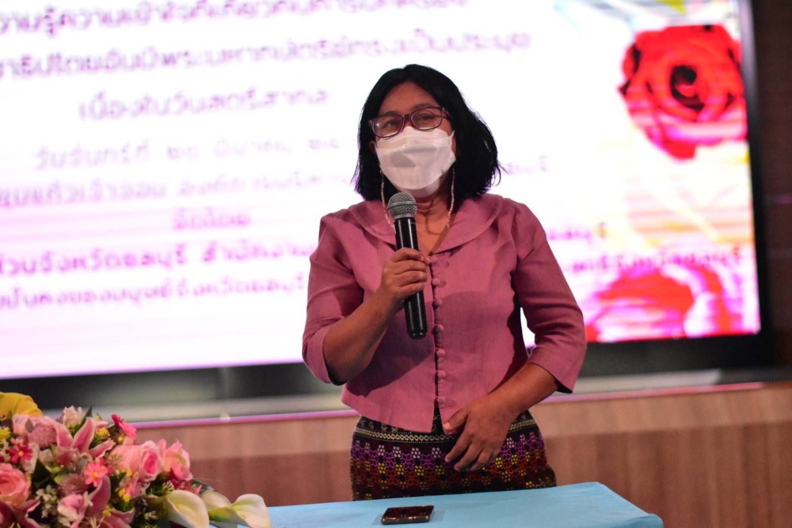 พช.ชลบุรี จัดโครงการสตรีชลบุรีกับความเป็นพลเมืองคุณภาพและความรู้ความเข้าใจที่เกี่ยวกับการปกครองระบอบประชาธิปไตยอันมีพระมหากษัตริย์ทรงเป็นประมุขเนื่องในวันสตรีสากล