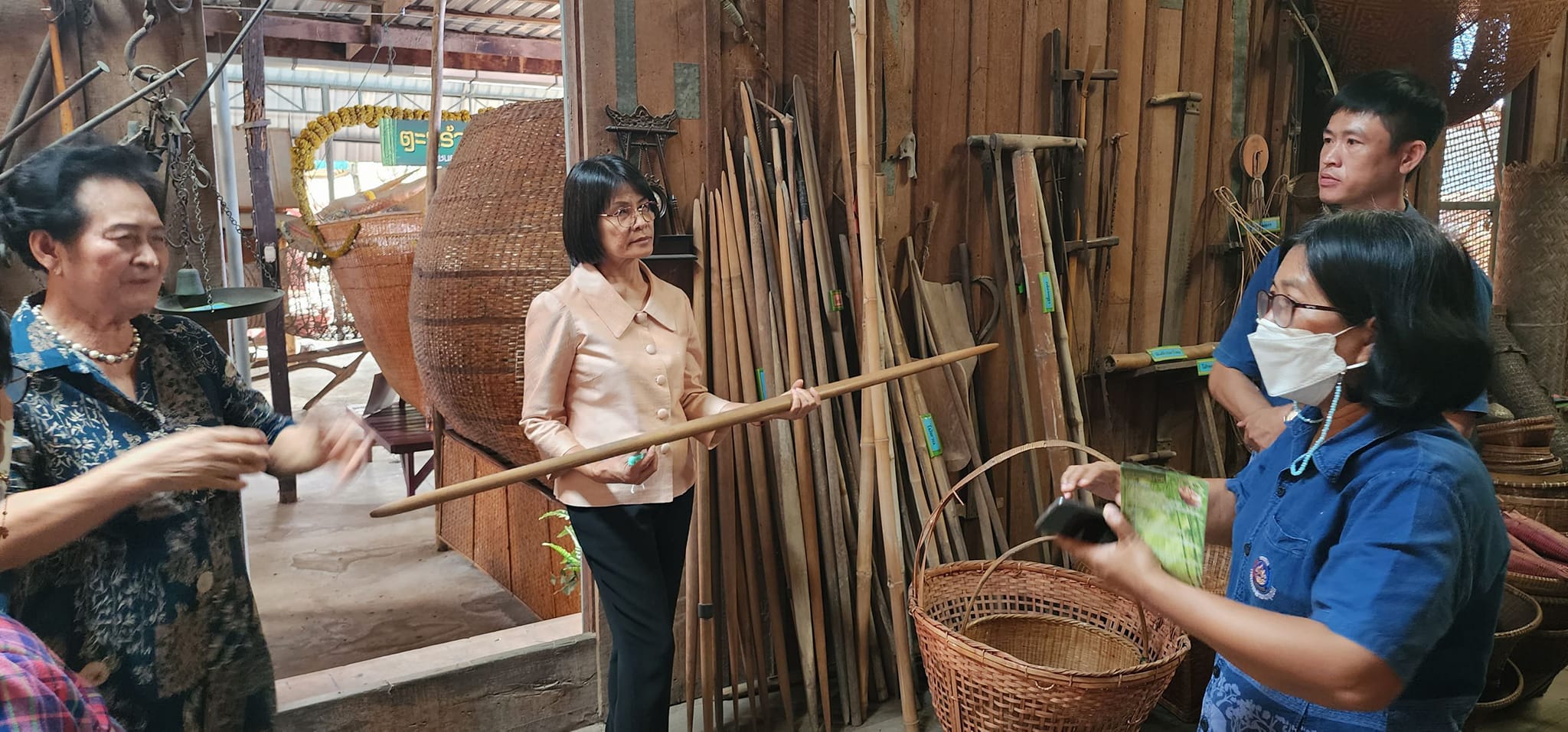 ผู้ตรวจราชการกรมการพัฒนาชุมชน ลงพื้นที่ติดตามสนับสนุน กิจกรรมพัฒนาชุมชนอำเภอพนัสนิคม จังหวัดชลบุรี