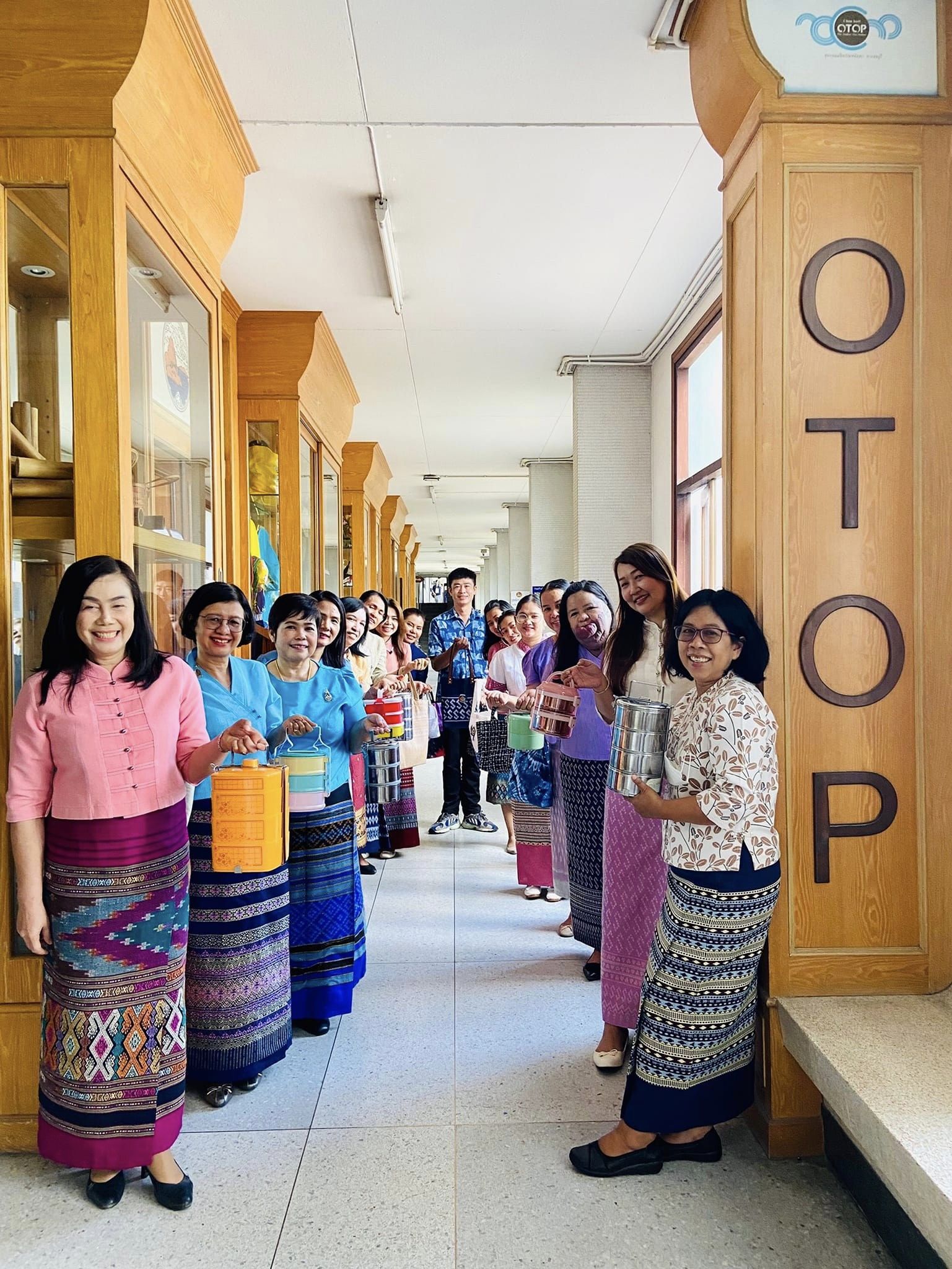 พช.ชลบุรี  จัดโครงการ พช.ชลบุรีรักษ์โลก ร่วมกันปฏิบัติการ 5ส คัดแยกขยะ โดยยึดหลัก 3R และลด ละ เลิก การใช้โฟมบรรจุอาหาร (No foam)