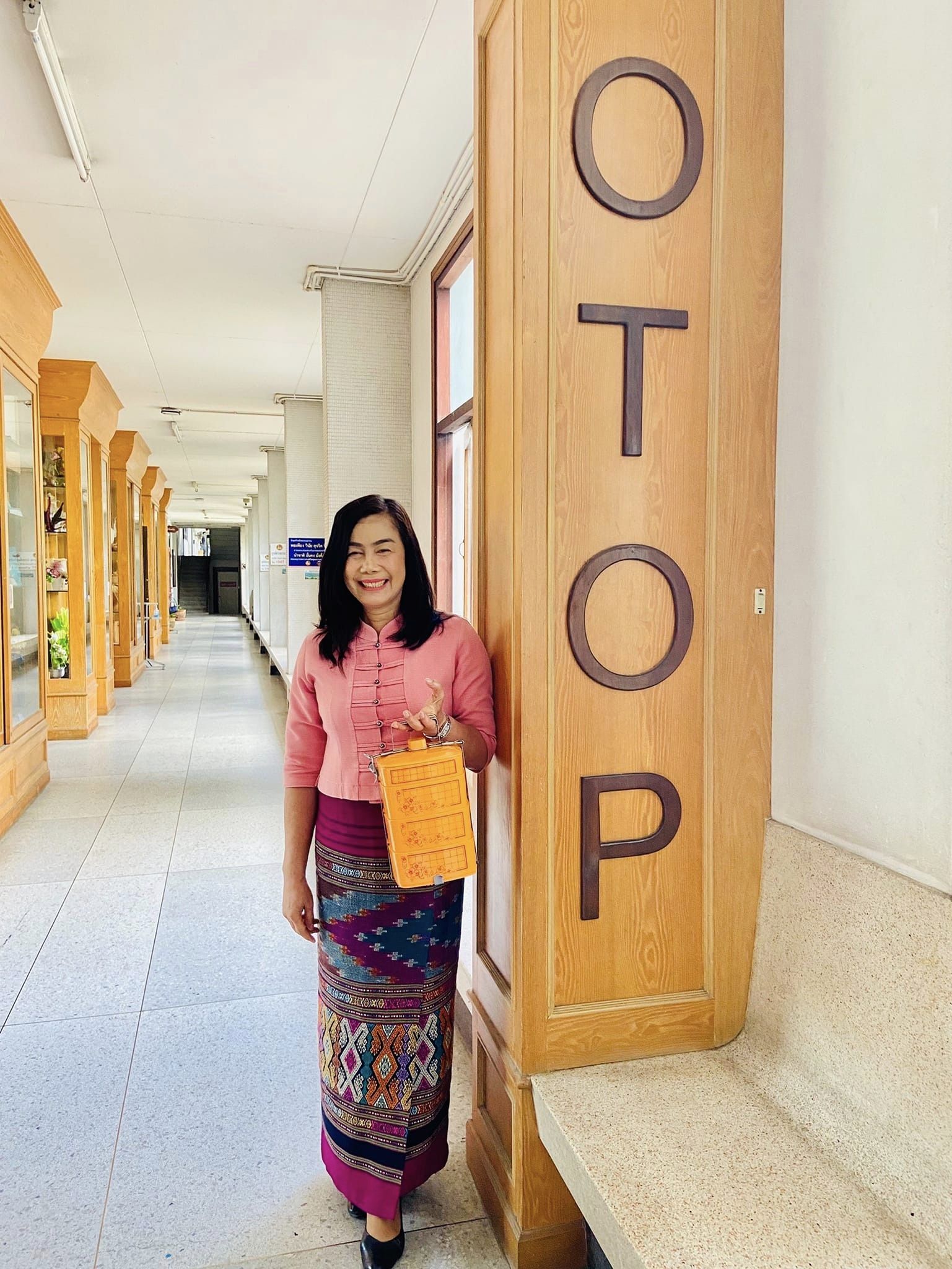 พช.ชลบุรี  จัดโครงการ พช.ชลบุรีรักษ์โลก ร่วมกันปฏิบัติการ 5ส คัดแยกขยะ โดยยึดหลัก 3R และลด ละ เลิก การใช้โฟมบรรจุอาหาร (No foam)