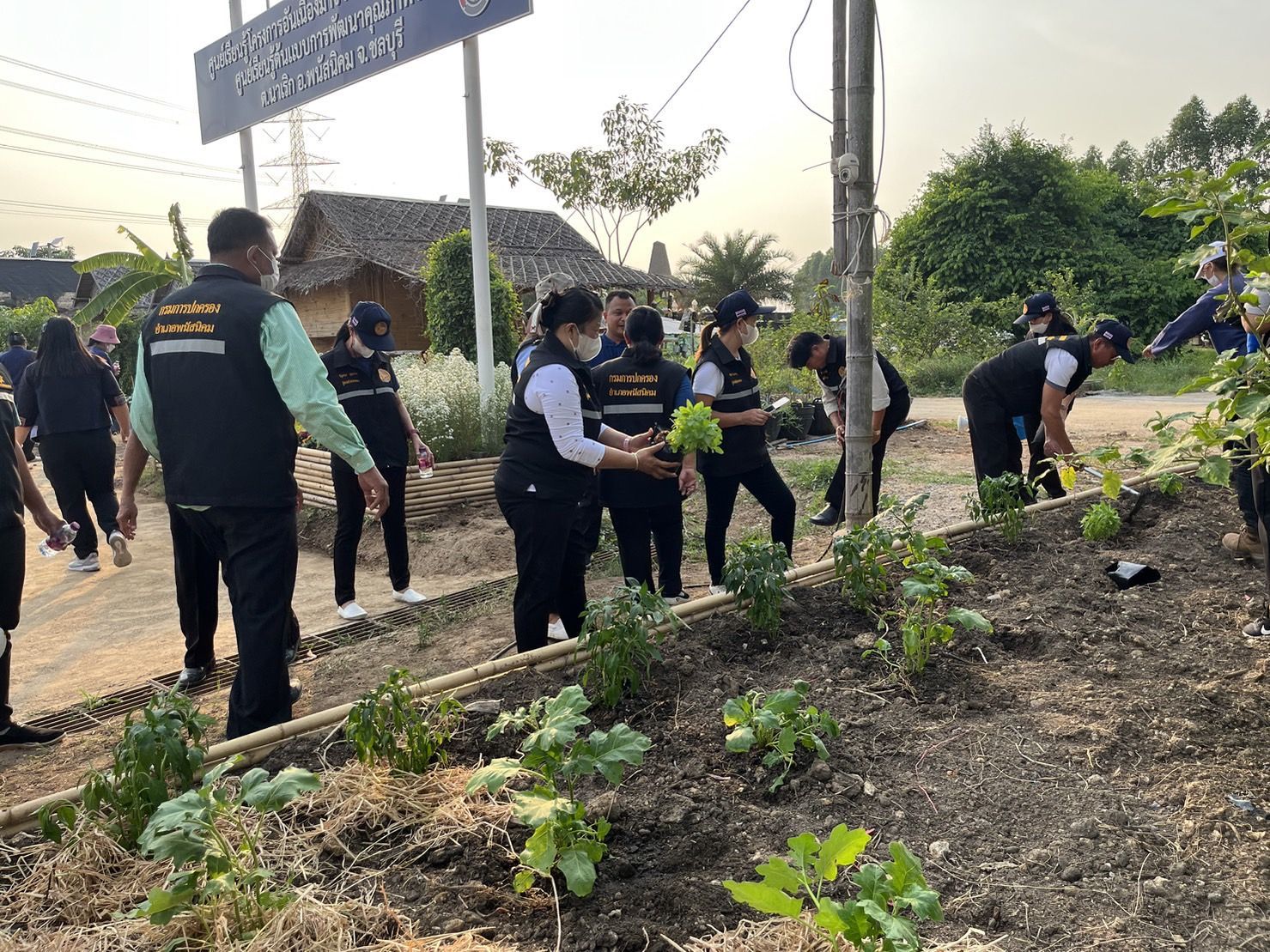 ?พช.ชลบุรี kick off โครงการ “1 หมู่บ้าน 1 ทางนี้มีผล ผู้คนรักกัน เฉลิมพระเกียรติสมเด็จพระเจ้าพี่นางเธอ เจ้าฟ้ากัลยาณิวัฒนา กรมหลวงนราธิวาสราชนครินทร์” เนื่องในโอกาสเฉลิมฉลองวาระครบ 100 ปี วันประสูติ (6 พฤษภาคม 2566)