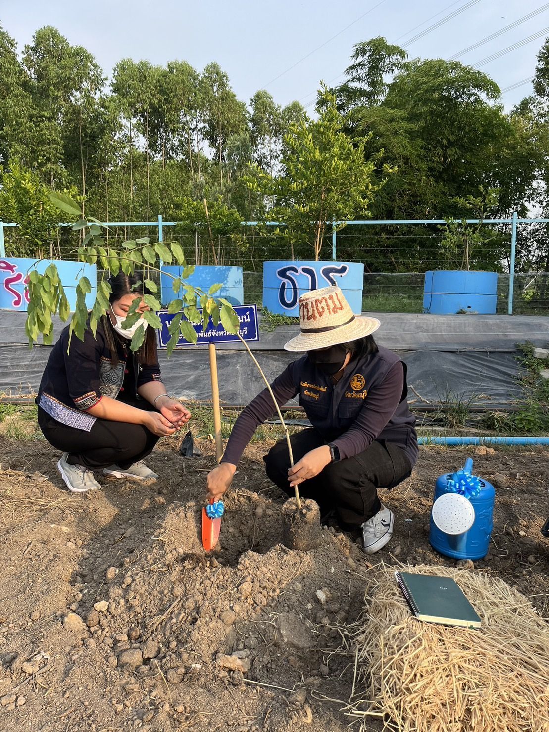 ?พช.ชลบุรี kick off โครงการ “1 หมู่บ้าน 1 ทางนี้มีผล ผู้คนรักกัน เฉลิมพระเกียรติสมเด็จพระเจ้าพี่นางเธอ เจ้าฟ้ากัลยาณิวัฒนา กรมหลวงนราธิวาสราชนครินทร์” เนื่องในโอกาสเฉลิมฉลองวาระครบ 100 ปี วันประสูติ (6 พฤษภาคม 2566)