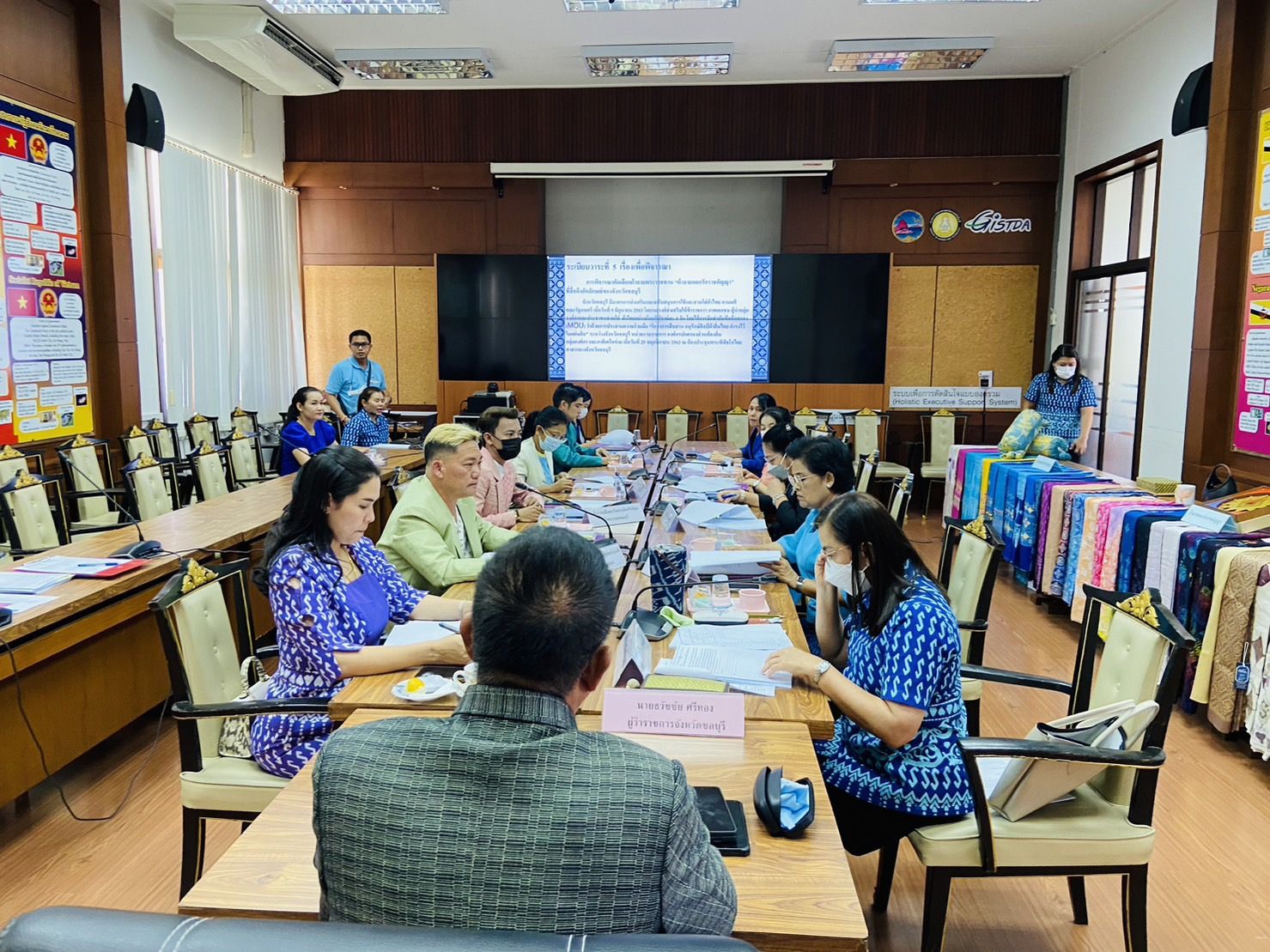 พช.ชลบุรี จัดประชุมคณะกรรมการโครงการ “ผ้าไทยใส่ให้สนุก” ตามแนวพระดำริ สมเด็จพระเจ้าลูกเธอ เจ้าฟ้าสิริวัณณวรี นารีรัตนราชกัญญา ระดับจังหวัด ประจำปี พ.ศ.2566
