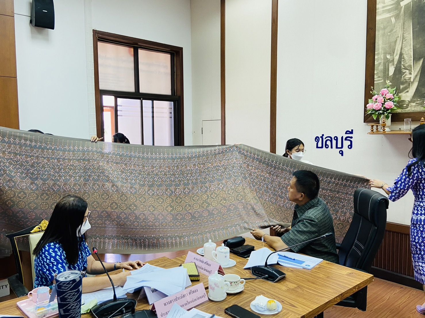 พช.ชลบุรี จัดประชุมคณะกรรมการโครงการ “ผ้าไทยใส่ให้สนุก” ตามแนวพระดำริ สมเด็จพระเจ้าลูกเธอ เจ้าฟ้าสิริวัณณวรี นารีรัตนราชกัญญา ระดับจังหวัด ประจำปี พ.ศ.2566