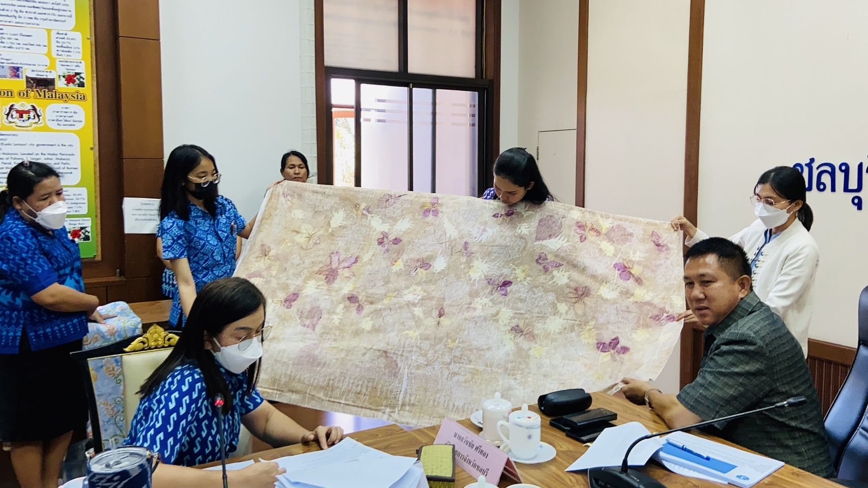 พช.ชลบุรี จัดประชุมคณะกรรมการโครงการ “ผ้าไทยใส่ให้สนุก” ตามแนวพระดำริ สมเด็จพระเจ้าลูกเธอ เจ้าฟ้าสิริวัณณวรี นารีรัตนราชกัญญา ระดับจังหวัด ประจำปี พ.ศ.2566