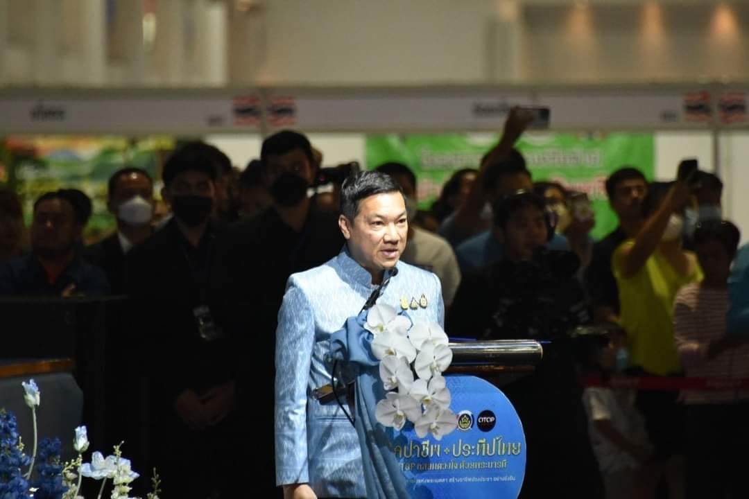 พช.ชลบุรี  ร่วมงาน “ศิลปาชีพประทีปไทย OTOP หลอมดวงใจ ด้วยพระบารมี ปี 2566” ภายใต้แนวคิด “ผ้าทอไทย สายใยแห่งพระเมตตา สร้างอาชีพปวงประชาอย่างยั่งยืน”