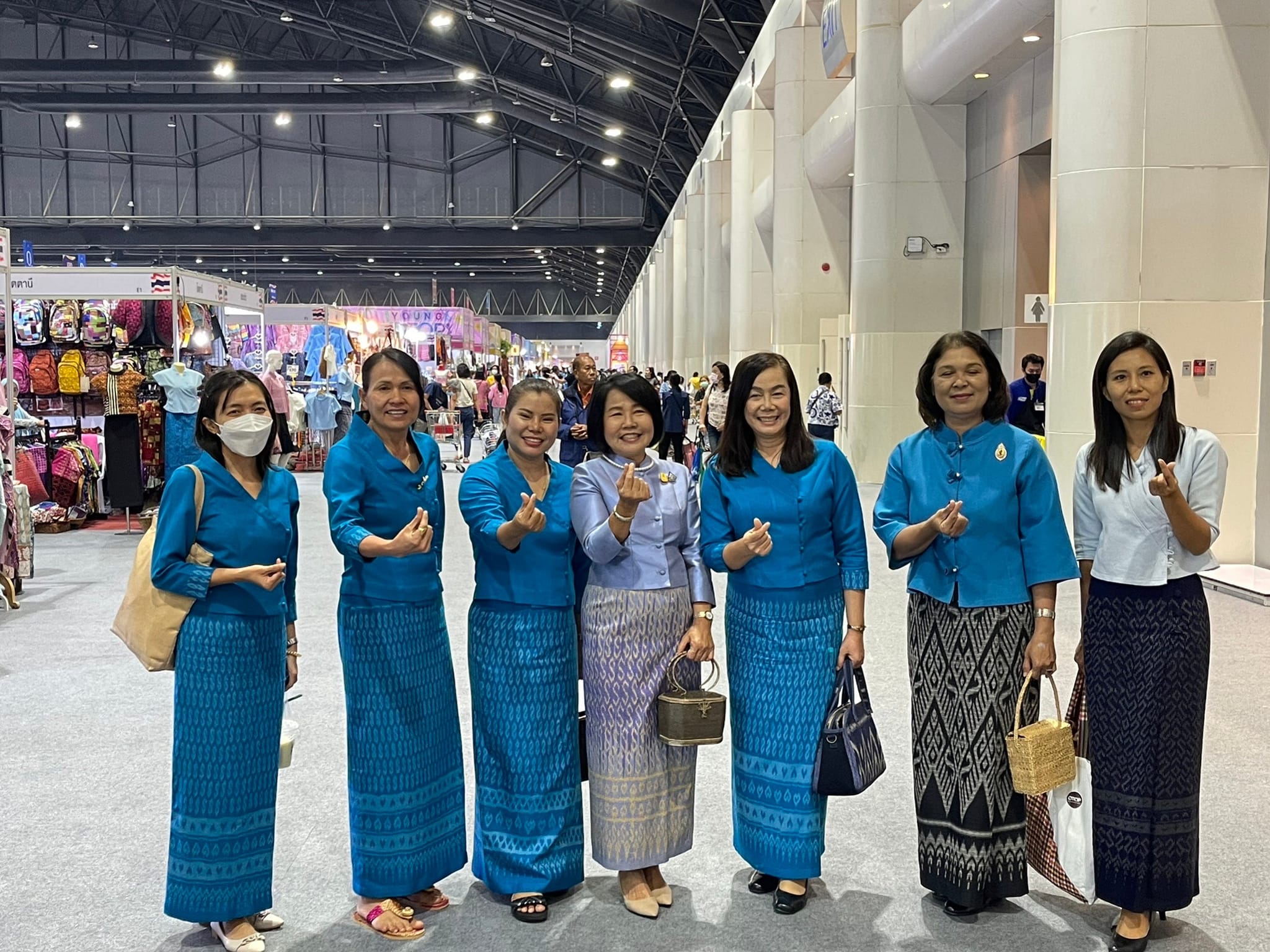 พช.ชลบุรี  ร่วมงาน “ศิลปาชีพประทีปไทย OTOP หลอมดวงใจ ด้วยพระบารมี ปี 2566” ภายใต้แนวคิด “ผ้าทอไทย สายใยแห่งพระเมตตา สร้างอาชีพปวงประชาอย่างยั่งยืน”