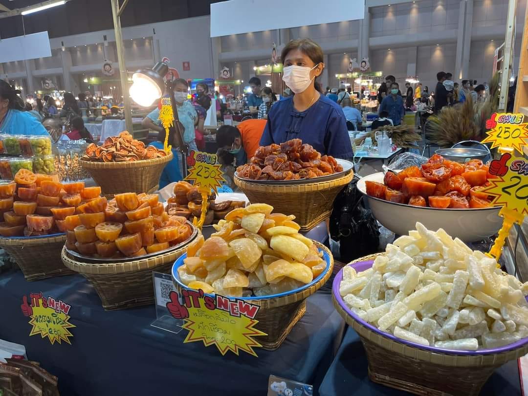 พช.ชลบุรี  ร่วมงาน “ศิลปาชีพประทีปไทย OTOP หลอมดวงใจ ด้วยพระบารมี ปี 2566” ภายใต้แนวคิด “ผ้าทอไทย สายใยแห่งพระเมตตา สร้างอาชีพปวงประชาอย่างยั่งยืน”