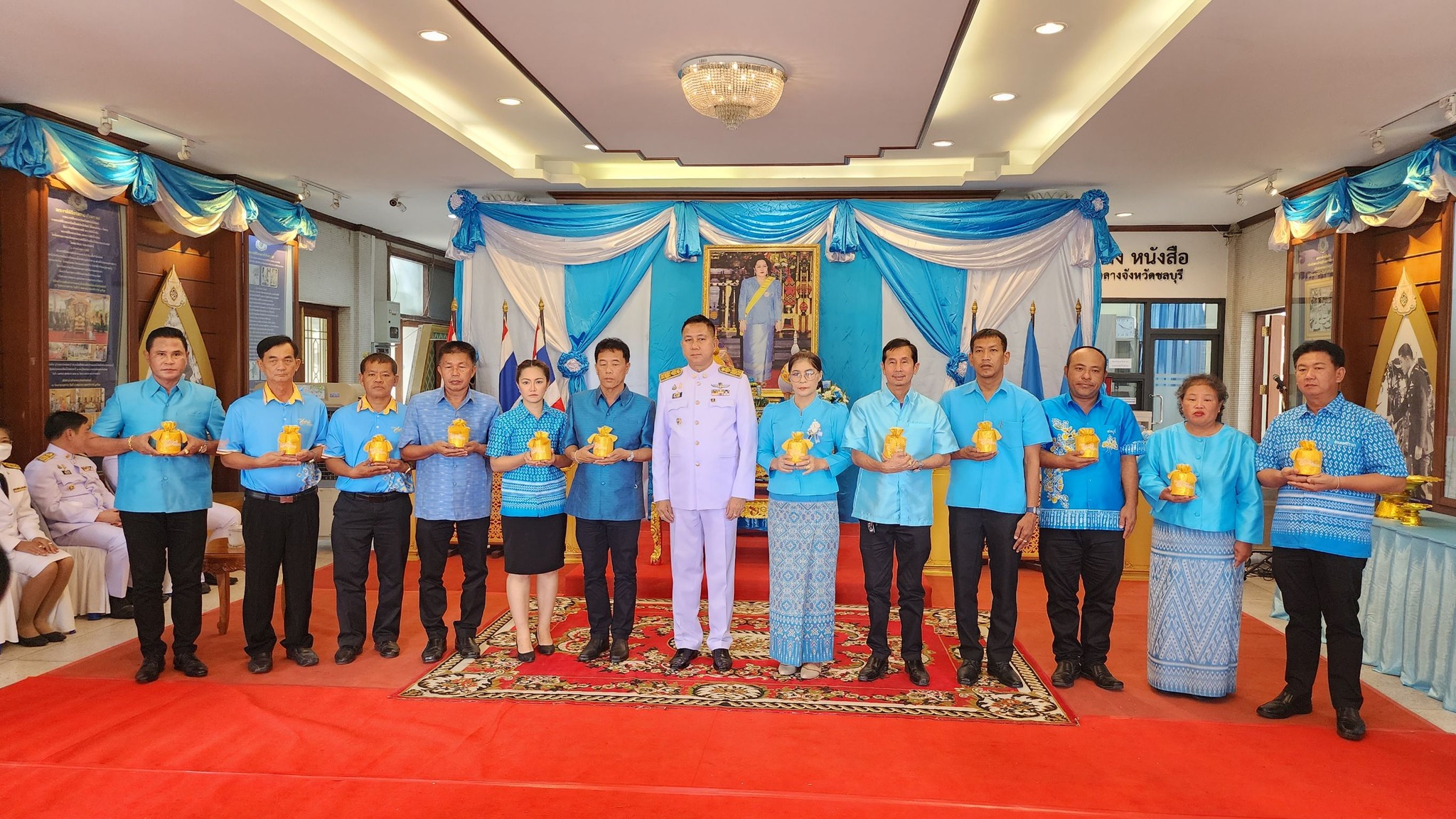 พช.ชลบุรี จัดพิธีมอบเงินพระราชทานขวัญถุงกองทุนแม่ของแผ่นดิน ประจำปี 2566