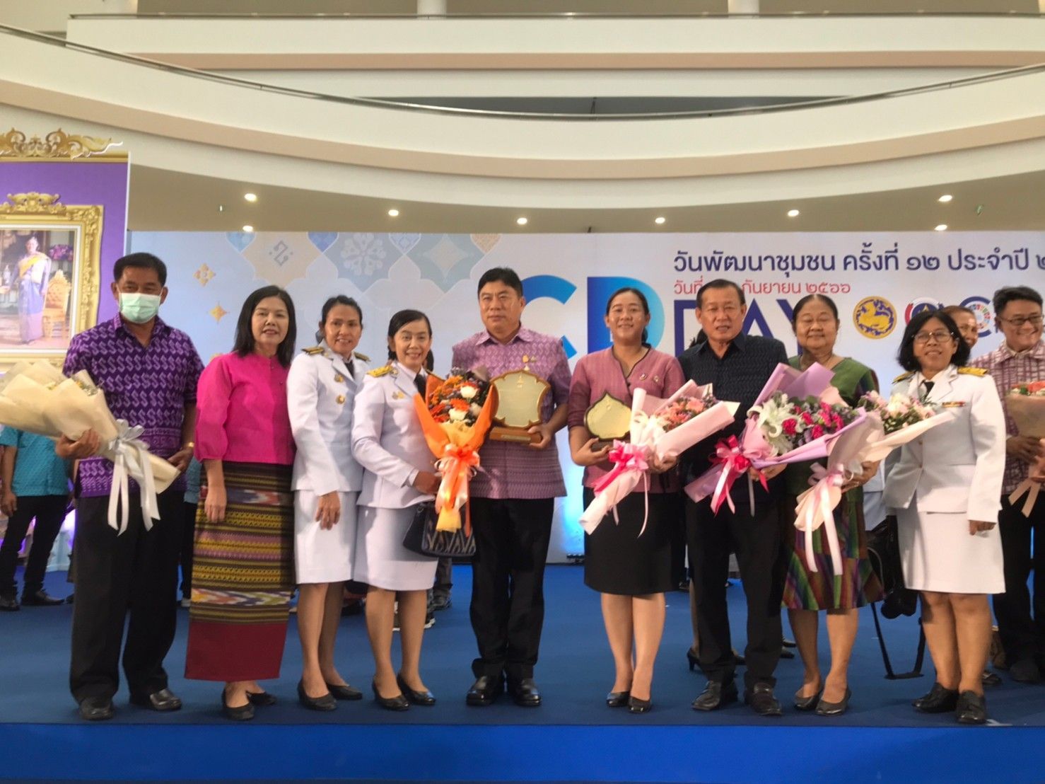 ?พช.ชลบุรี ร่วมพิธีมอบโล่รางวัลพระราชทานสมเด็จพระกนิษฐาธิราชเจ้า กรมสมเด็จพระเทพรัตนราชสุดา ฯ สยามบรมราชกุมารี ตามโครงการแสดงผลสำเร็จของการพัฒนา วันพัฒนาชุมชน ครั้งที่ 12 ปี 2566 (CD DAY 2023)