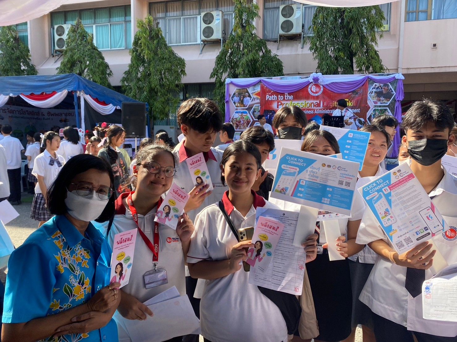 พช.ชลบุรี ร่วมพิธีเปิดงานนิทรรศการวิชาการ